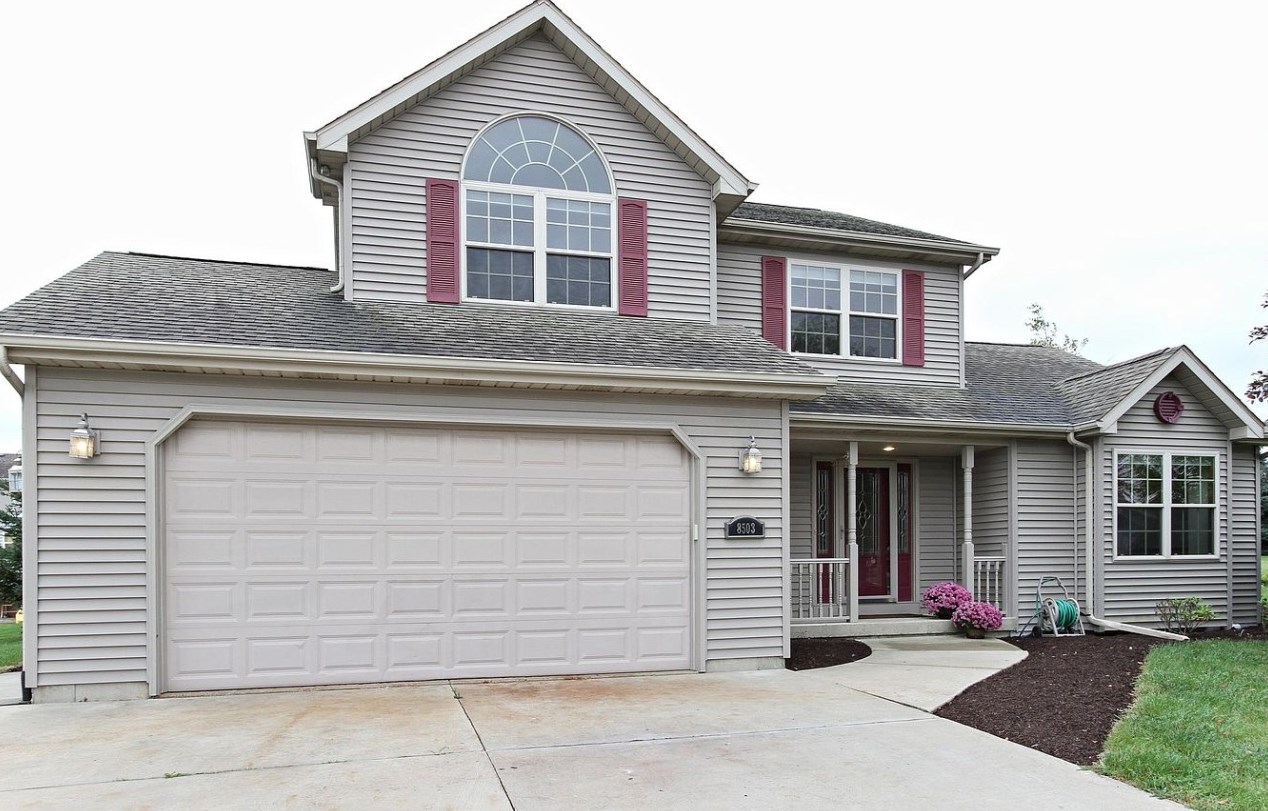 8503 Queensbury Ln, Sturtevant, WI 53177