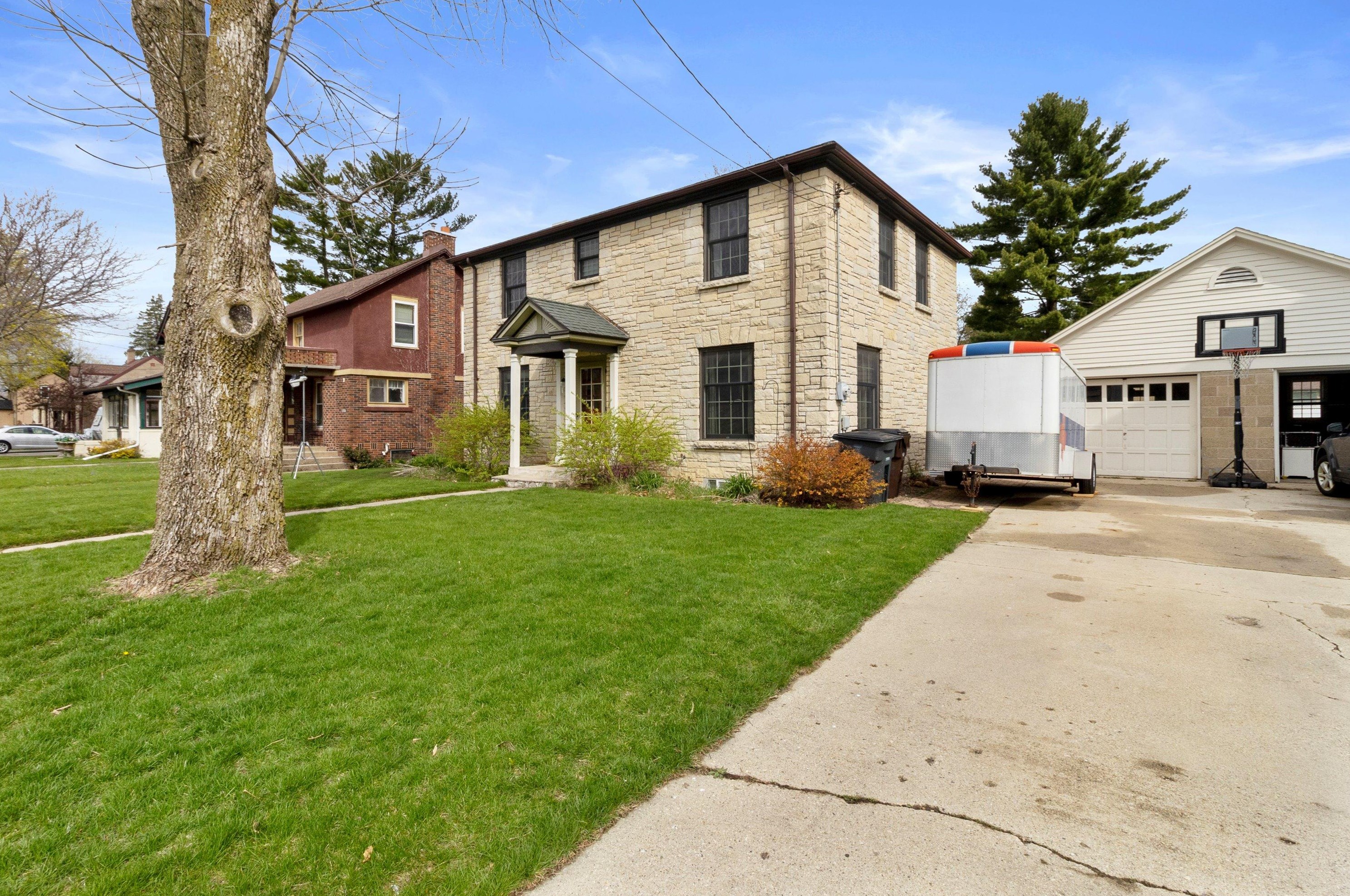 3002 Graydon Ave, East Troy, WI 53120