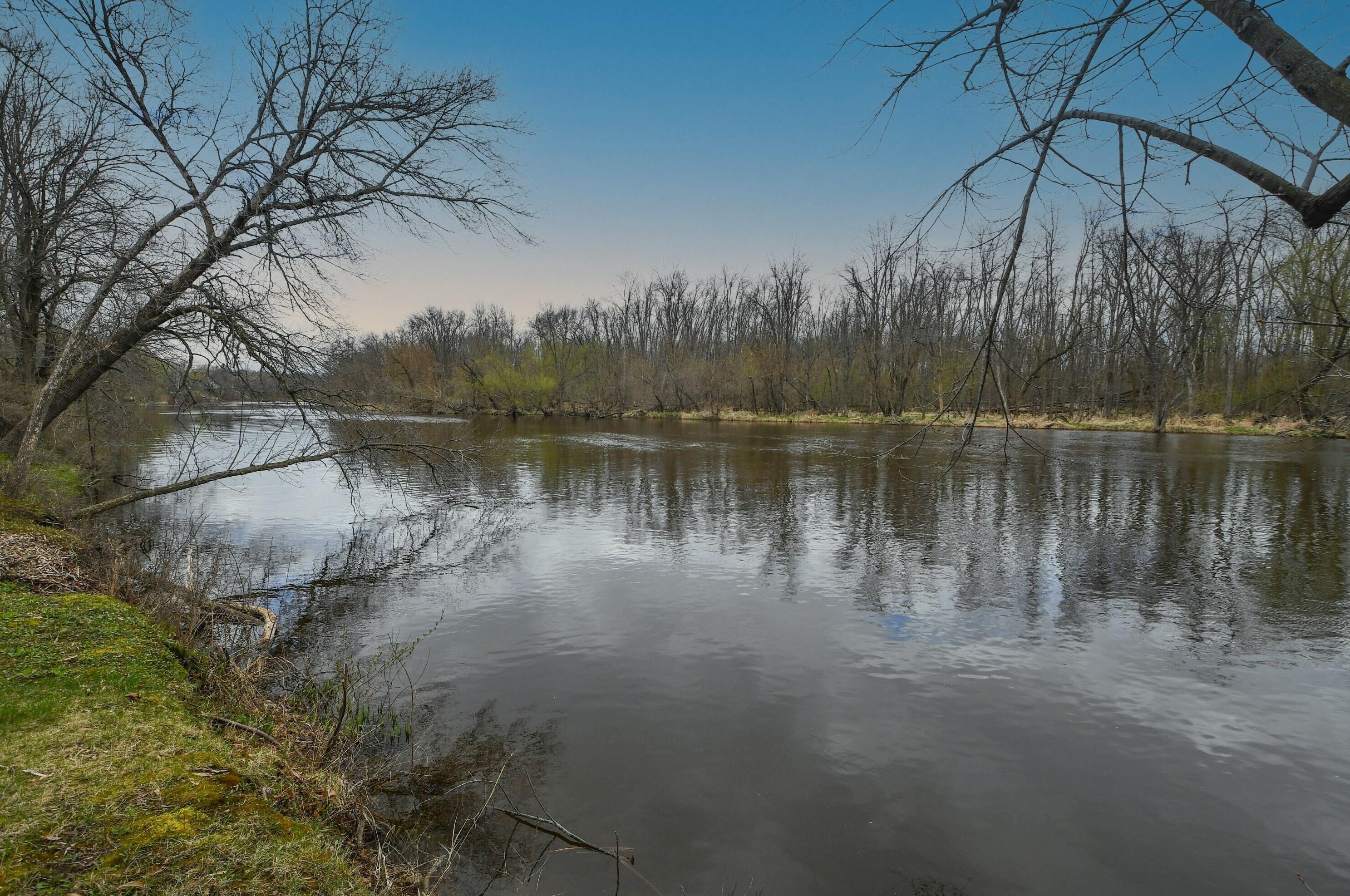 2636 W Highland Rd, Thiensville, WI 53092