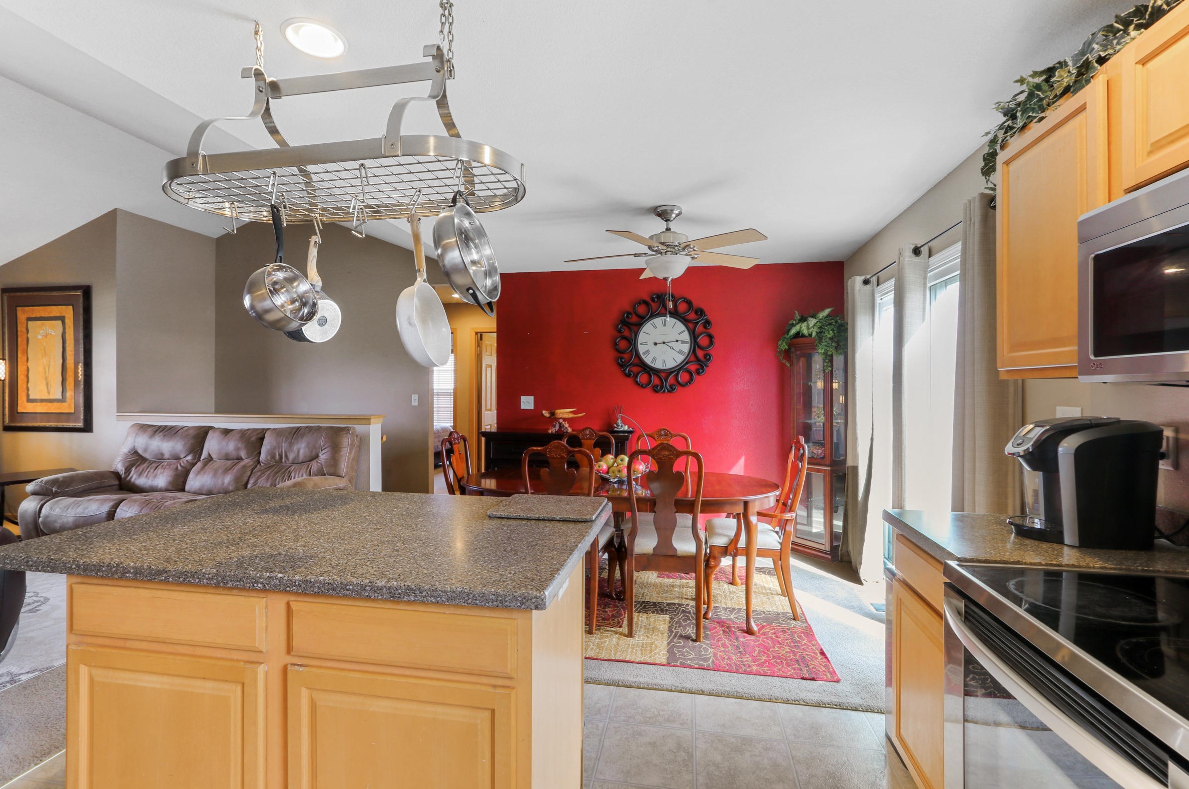 1327 Pinecrest Ln, Elkhorn, WI 53121-4620