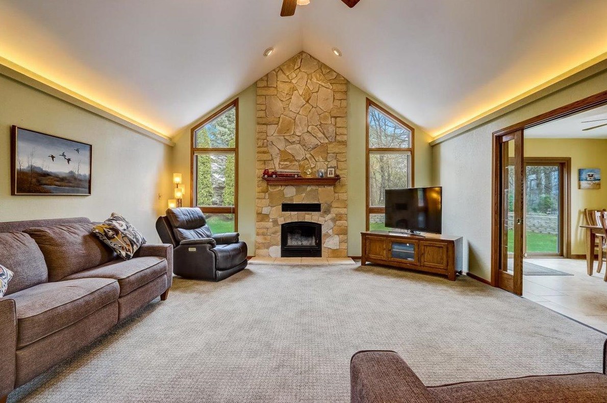 3759 Burr Oak Dr, Racine, WI 53406