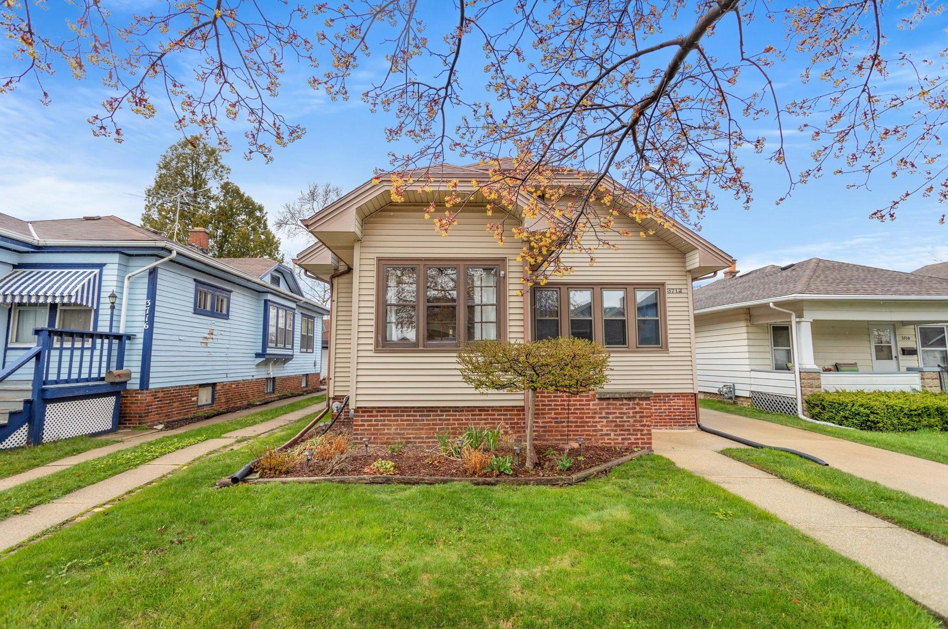 3712 Lindermann Ave, Racine, WI 53405