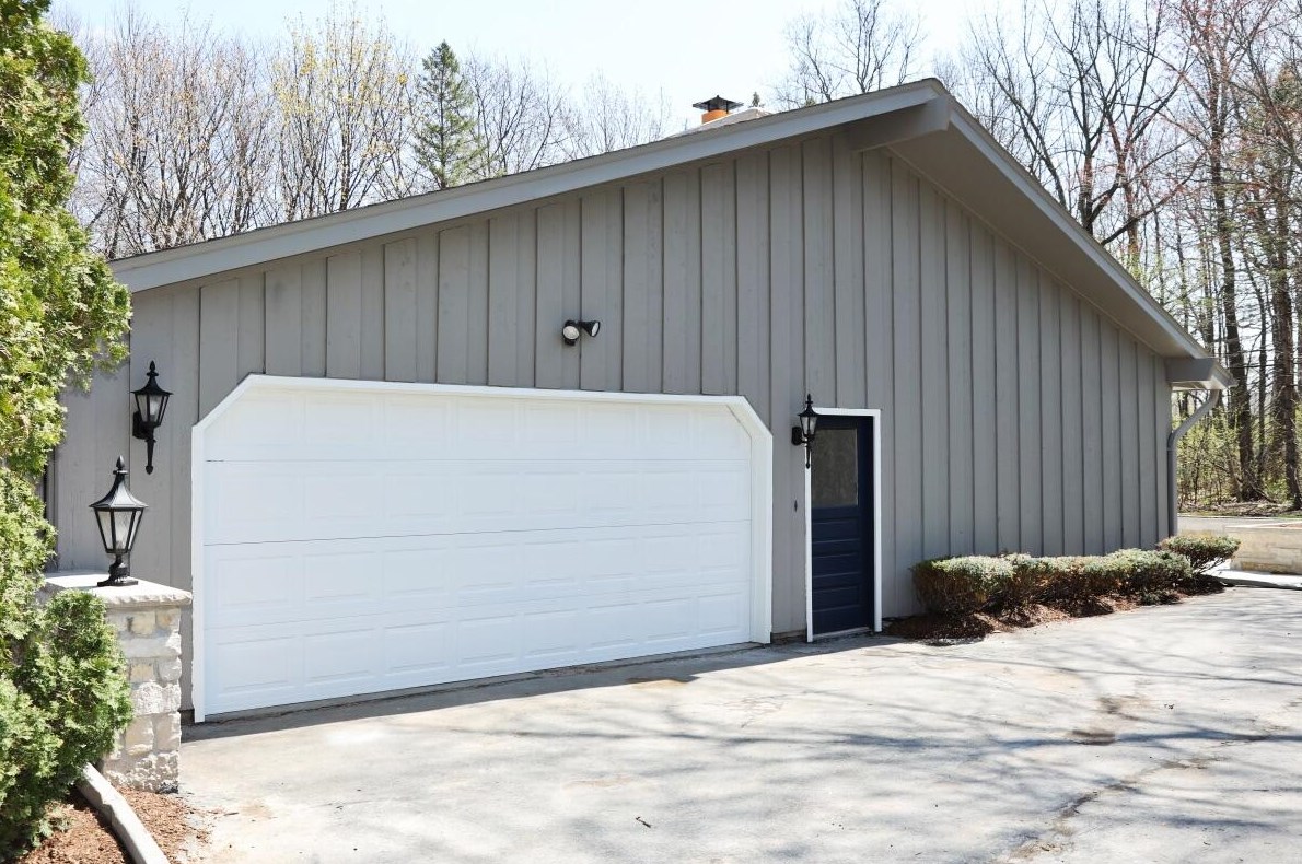 4445 Upham Ave, Milwaukee WI  53220-5122 exterior