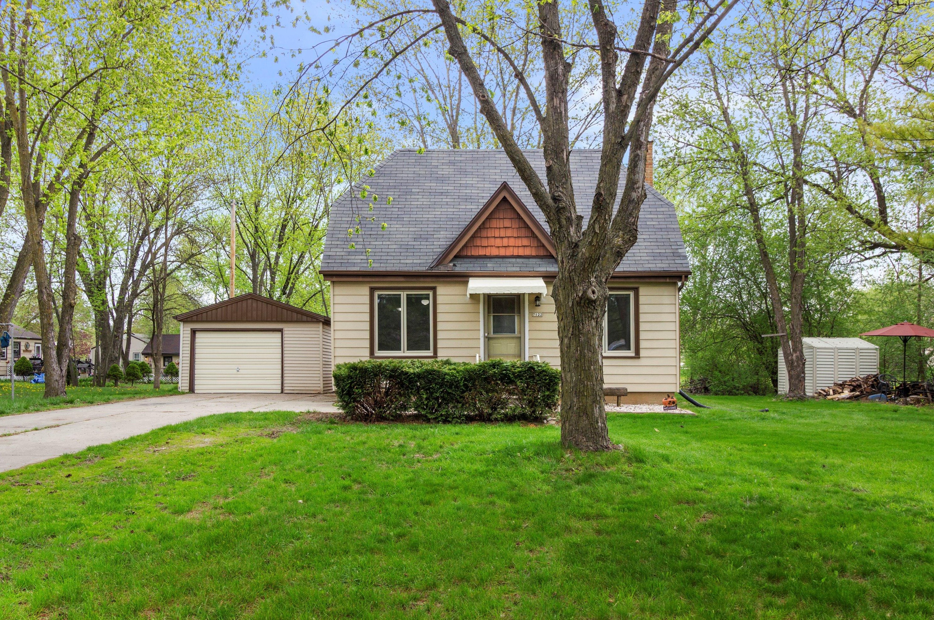 7122 S 49th St, Hales Corners, WI 53132