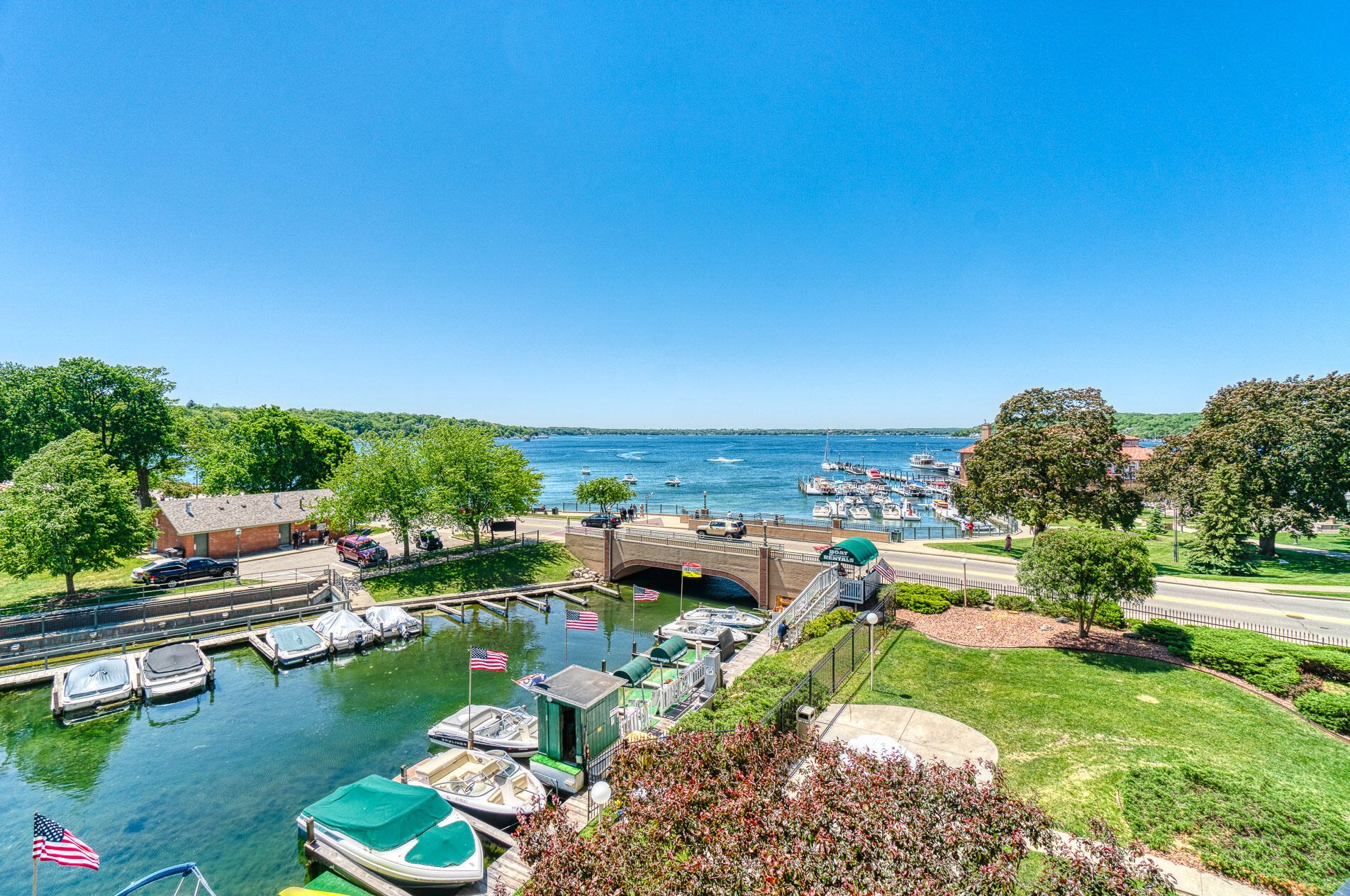 101 Broad St #306, Lake Geneva, WI 53147