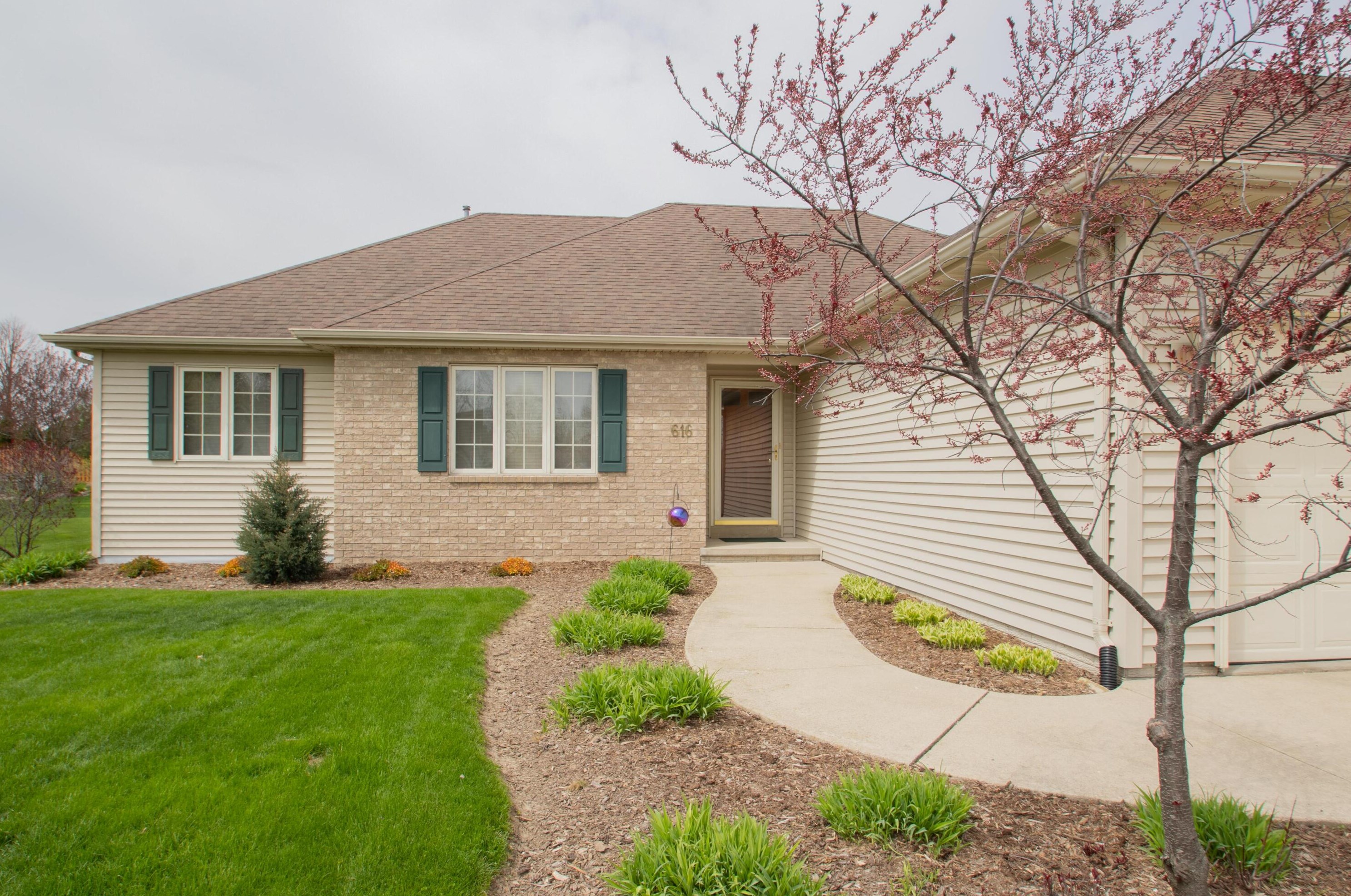 616 Deer Trail, Watertown, WI 53094