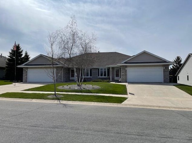 979 Spruce St, Hartford, WI 53027-1085