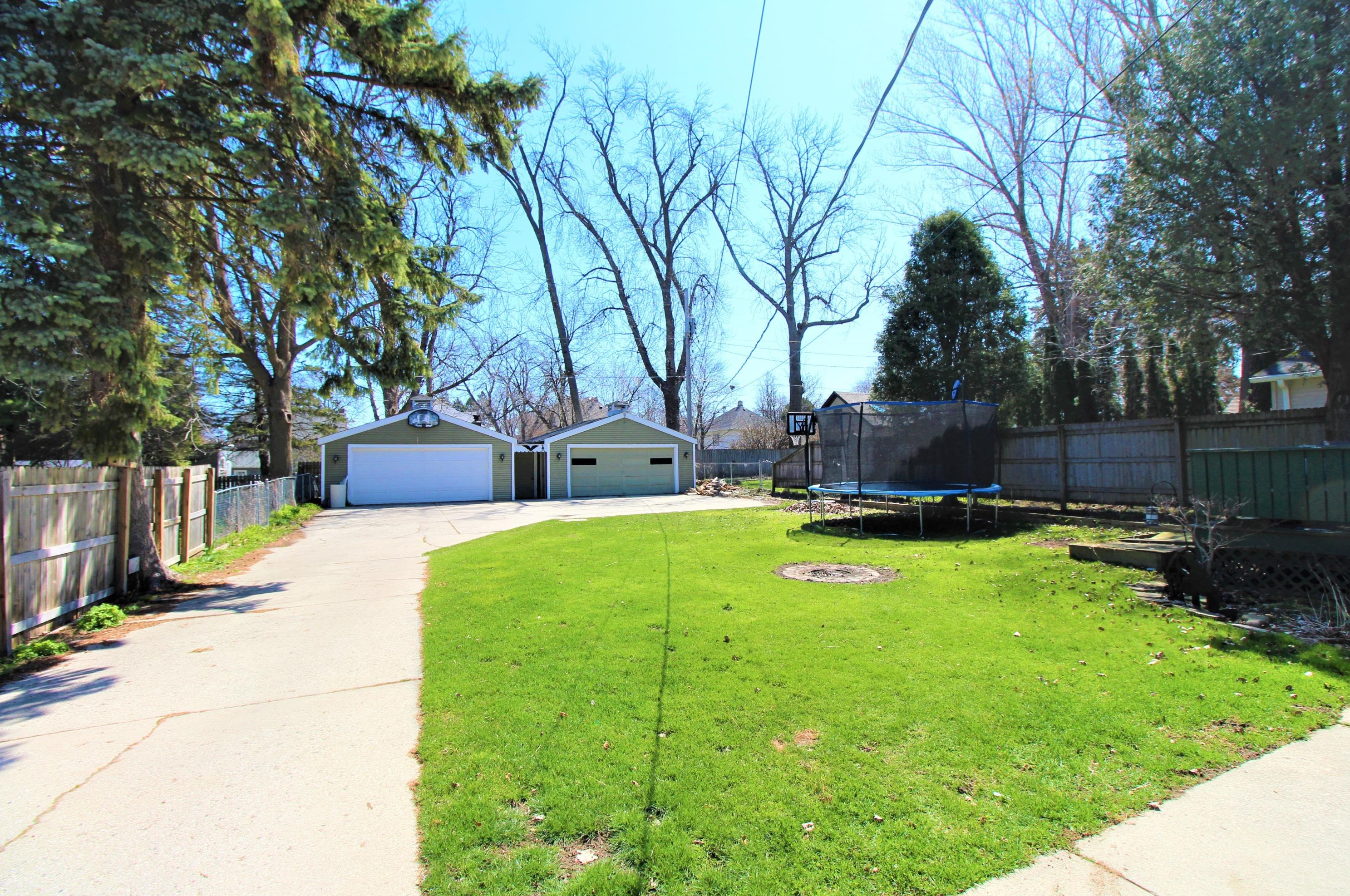 1933 7th St, Sheboygan, WI 53081-2725