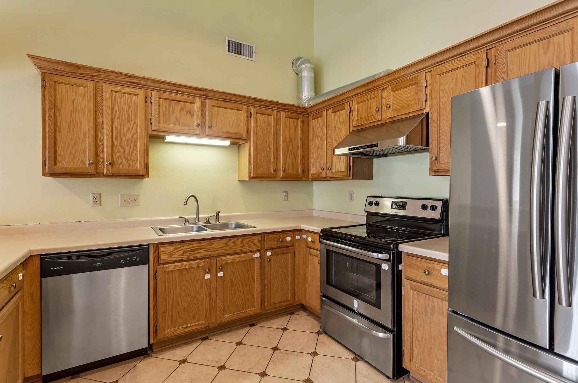 9322 W Loomis Rd #5, Hales Corners, WI 53132