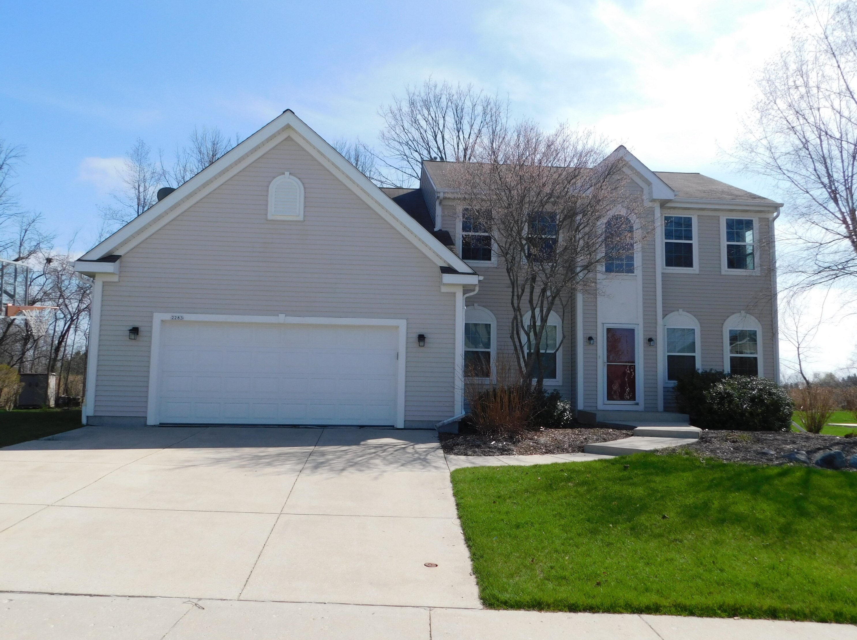 2283 Shoshoni St, Grafton, WI 53024-9351