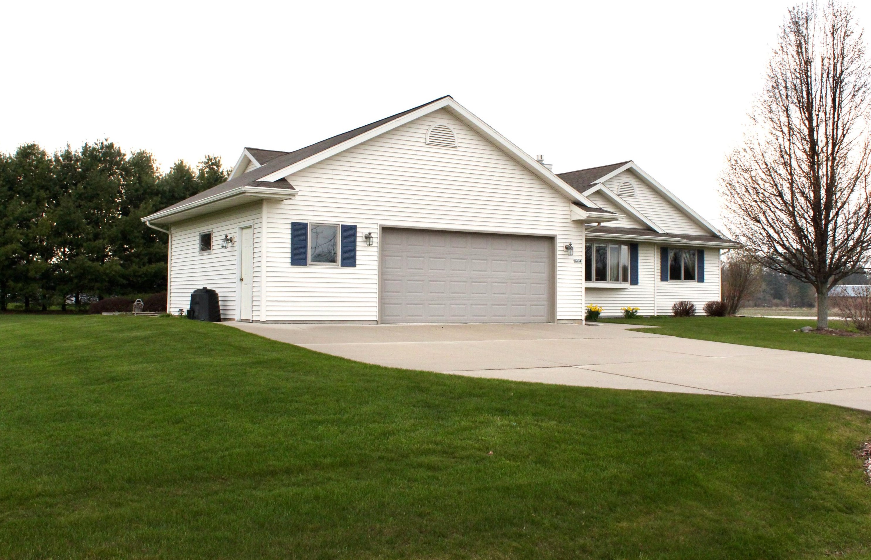 5334 Hidden Creek Dr, Sheboygan, WI 53083-1962