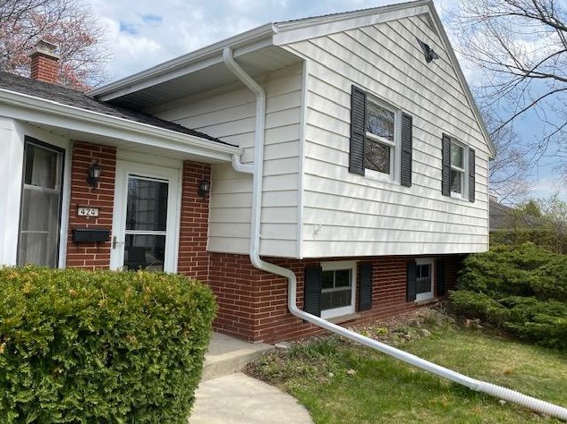 424 Bel Aire Dr, Thiensville, WI 53092
