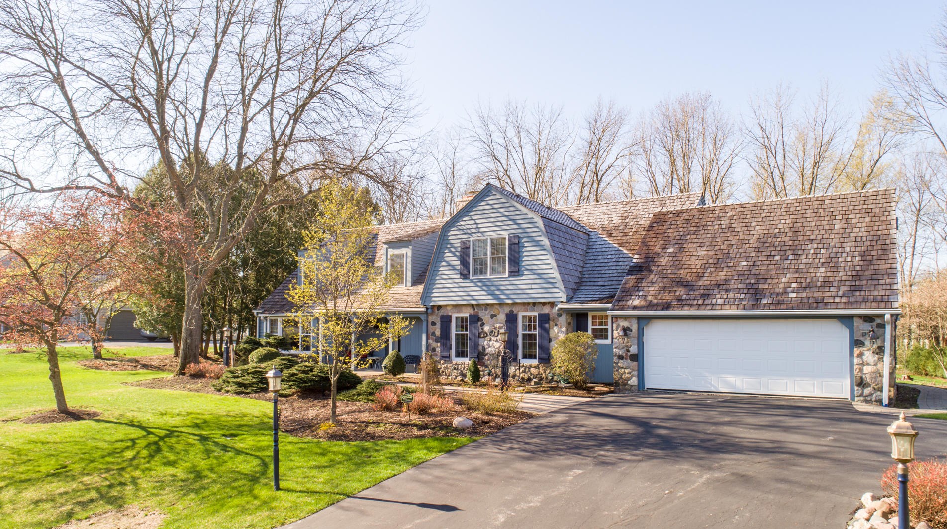 2927 W Range Line Ct, Thiensville, WI 53092