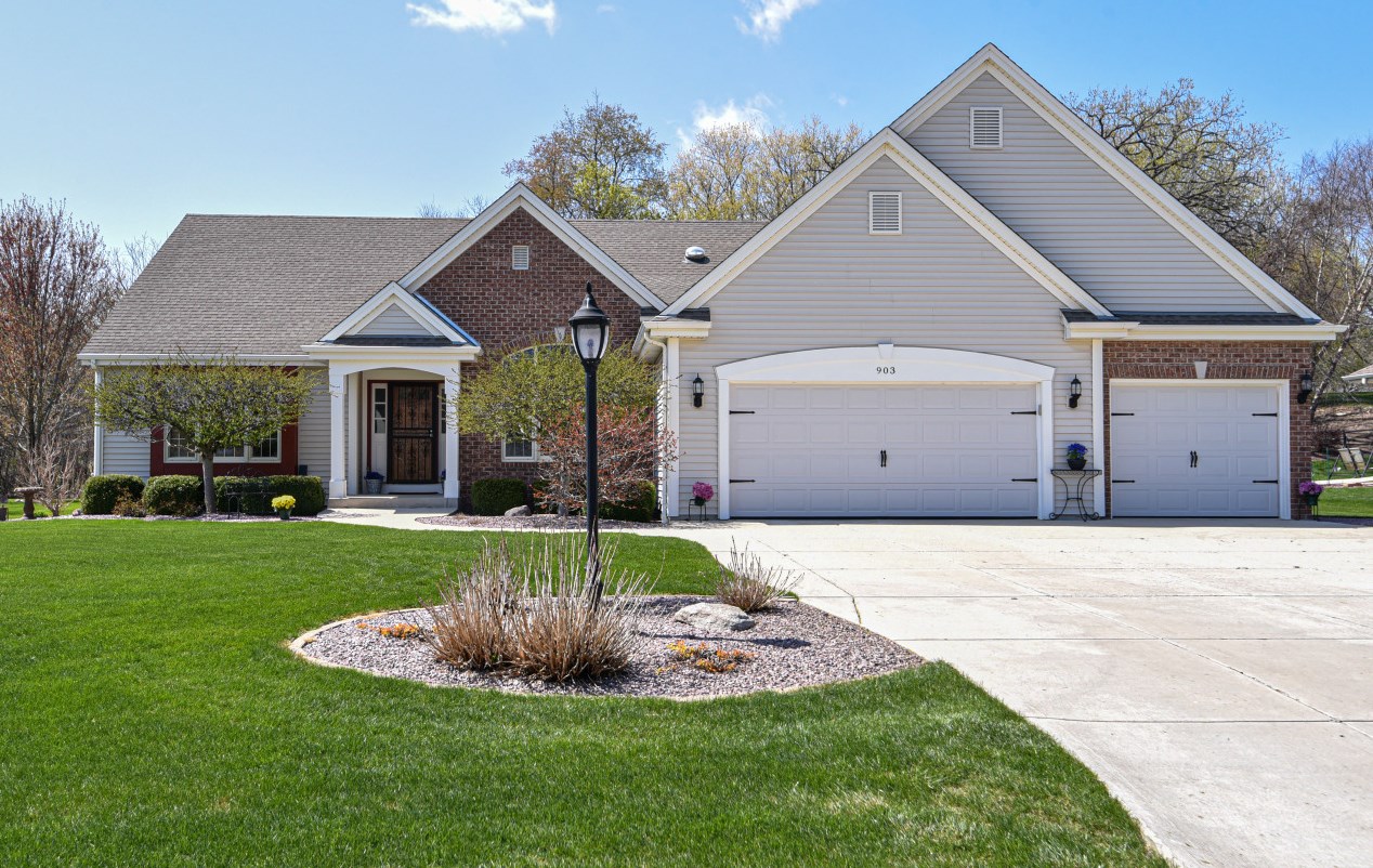 903 Foxwalk Ct, Waterford, WI 53185