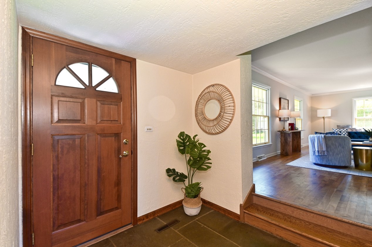 3017 W Sunset Ln, Thiensville, WI 53092