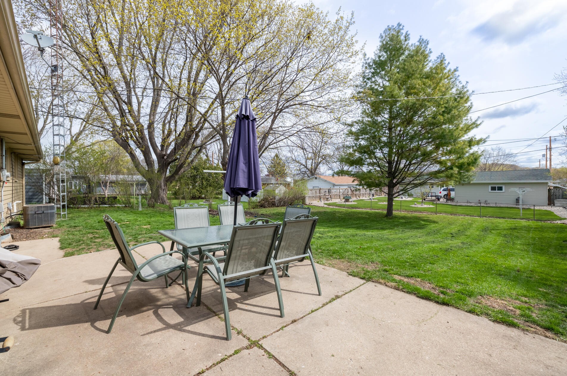 626 Harker Ave, Hartford WI  53027-2210 exterior