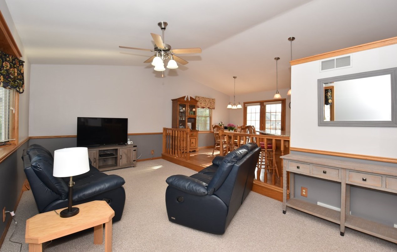 3509 18th Ave, South Milwaukee, WI 53172-3438