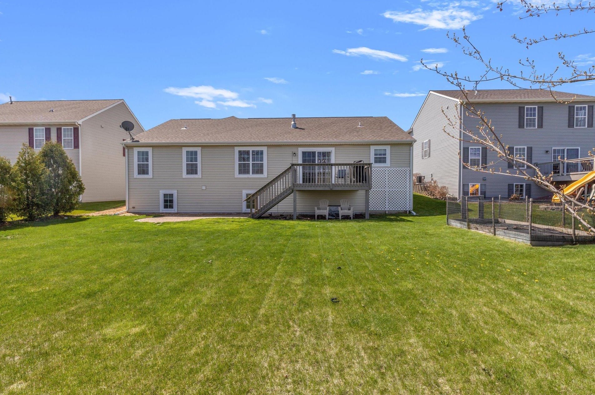 1336 Dovetail Dr, Hartford, WI 53027