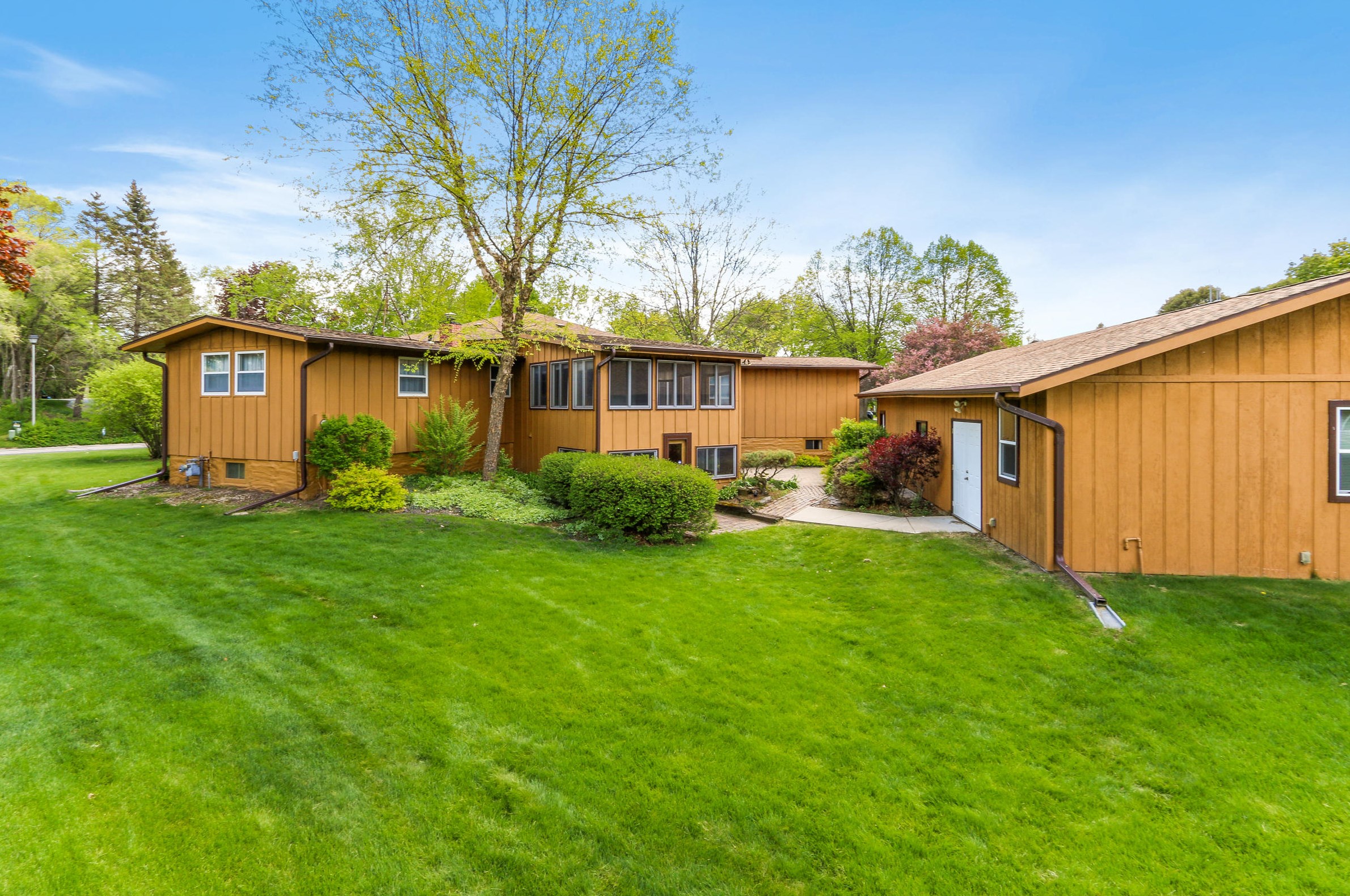 115 Spring Dr, Delavan, WI 53115-1634