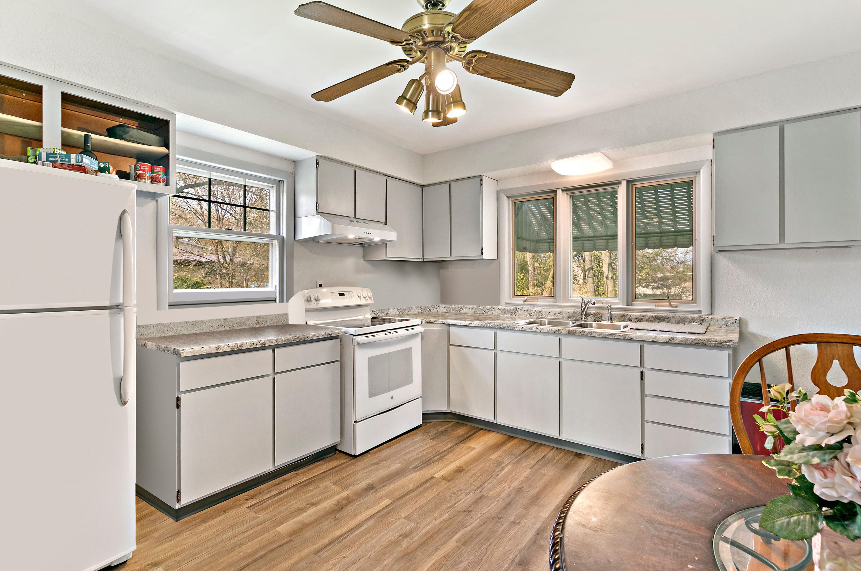 904 Green Bay Rd, Racine, WI 53406-4008