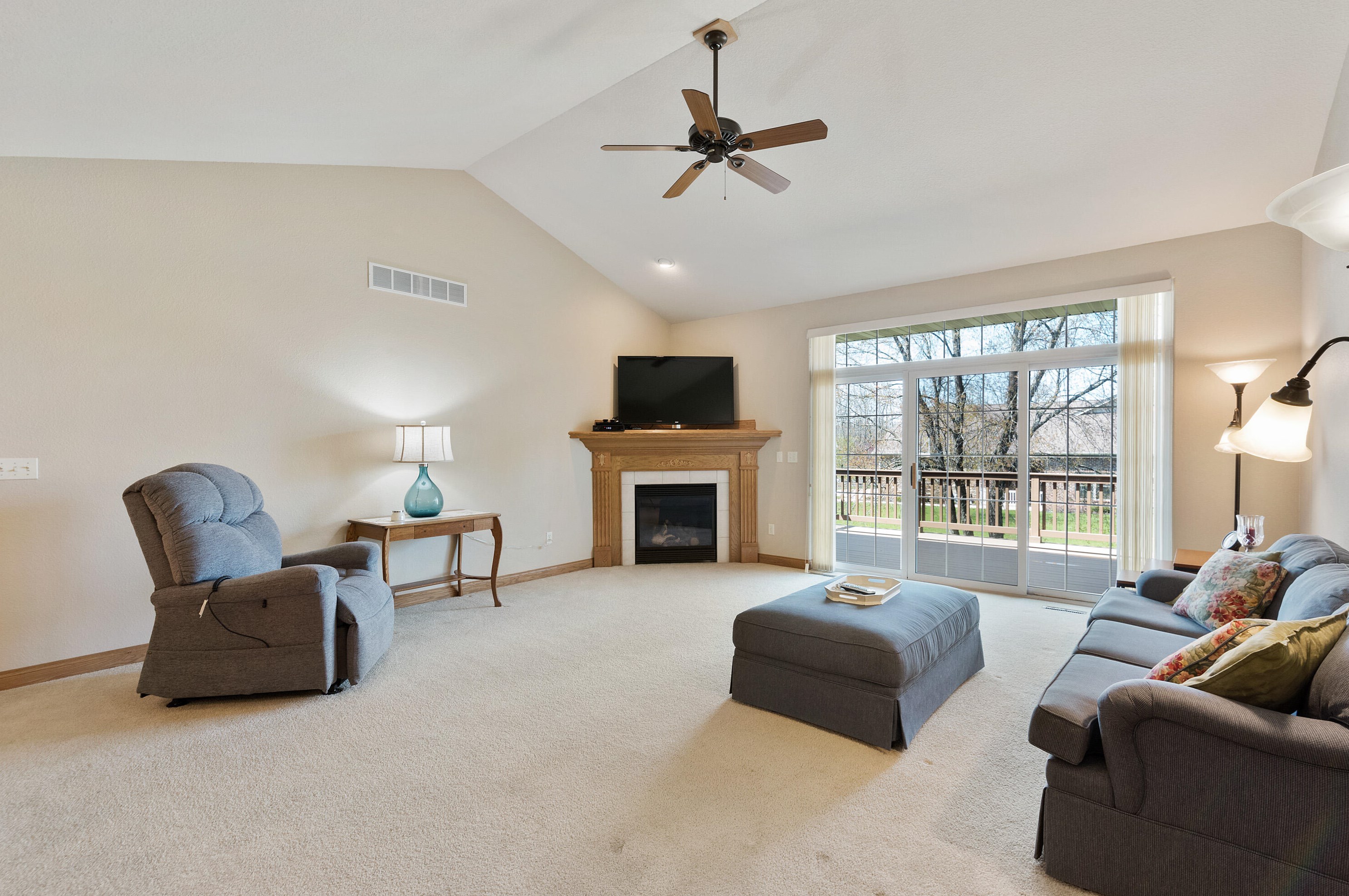 682 Sweet Briar Ct, Kewaskum, WI 53040