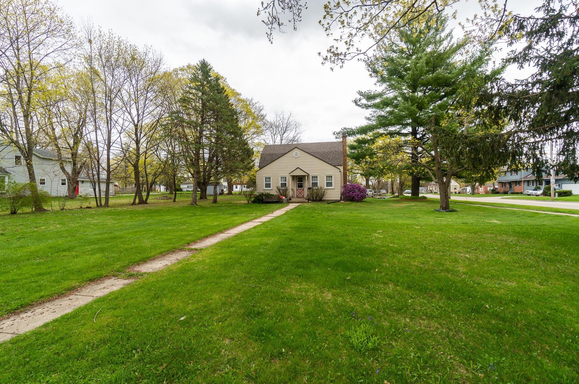 135 Elm St, Delavan, WI 53115-1618