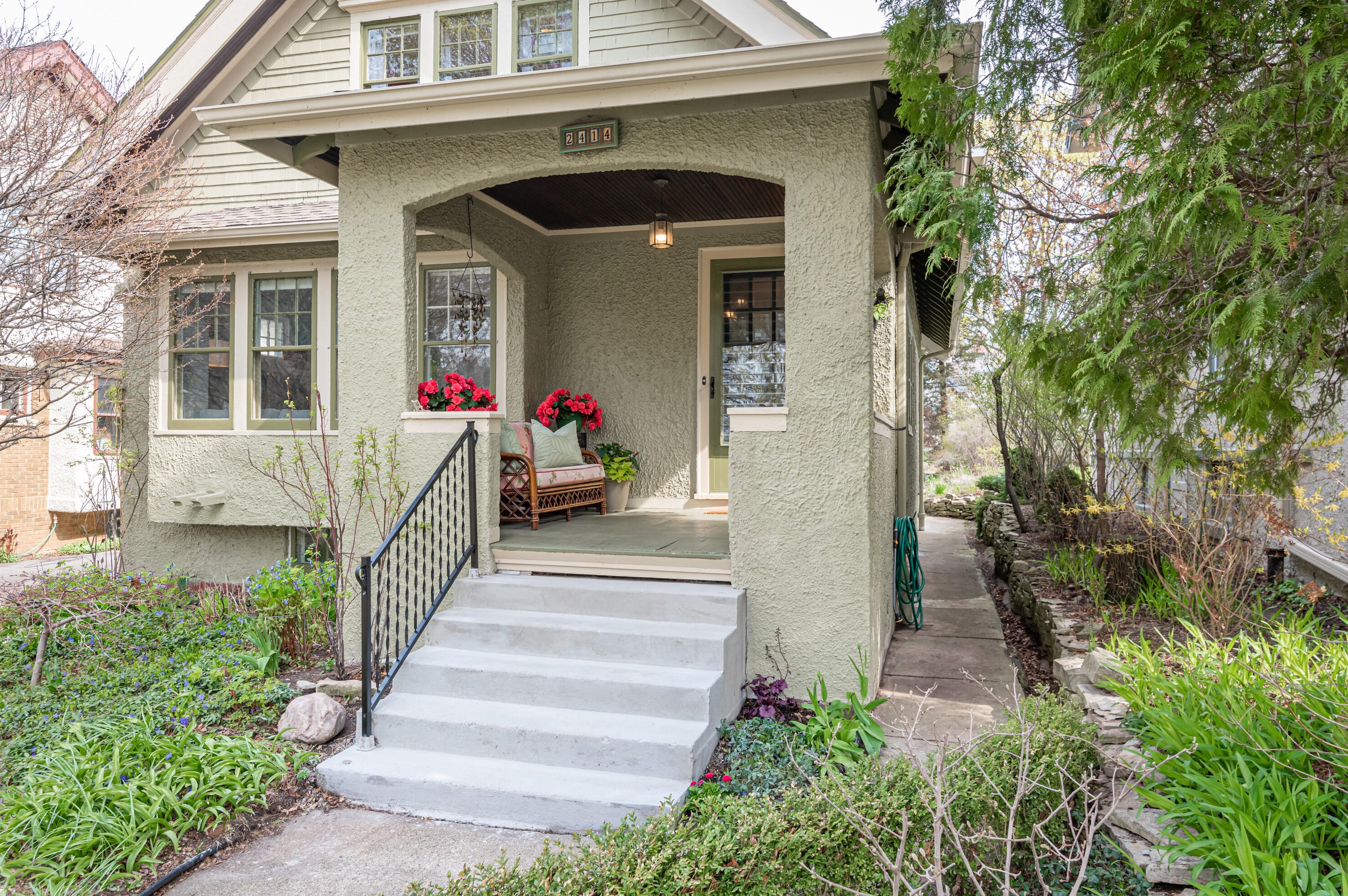 2414 Menlo Blvd, Milwaukee, WI 53211-2610