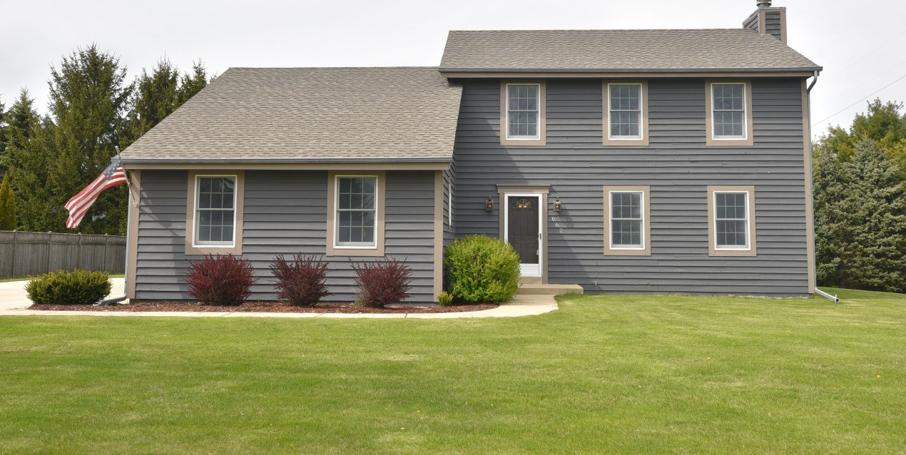 662 W Parkside Ln, Saukville, WI 53080