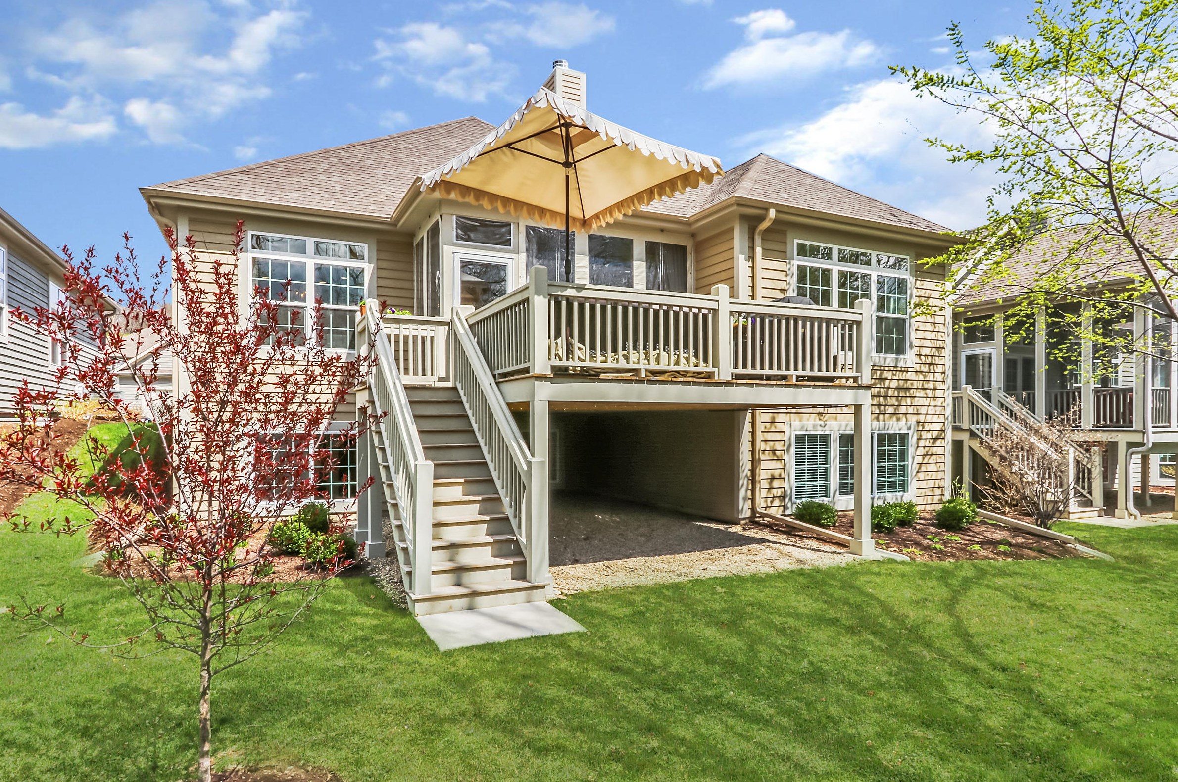 132 Lake Vista Cir, Fontana, WI 53125-9605
