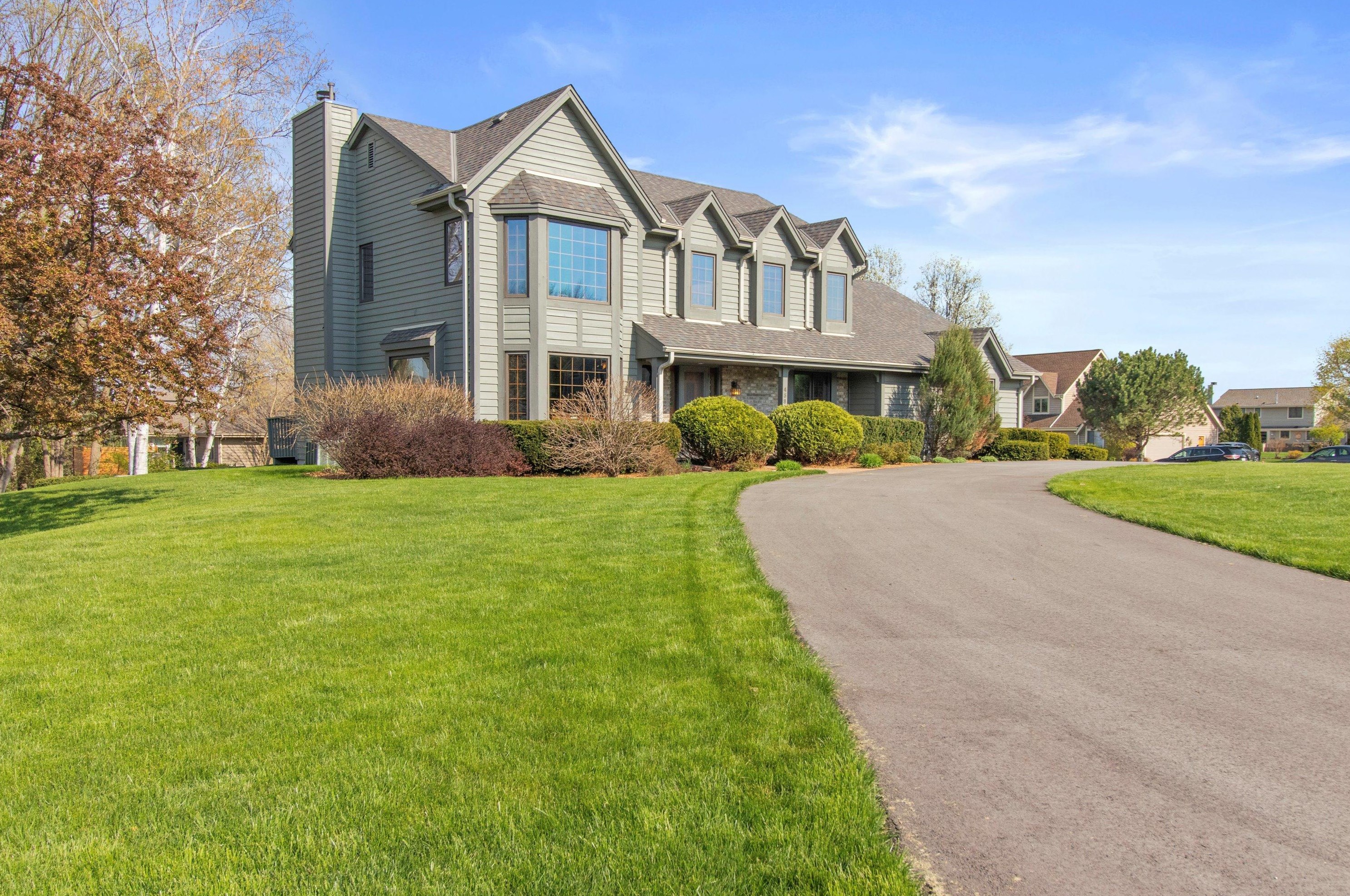 4580 S Sommerset Dr, Waukesha, WI 53151