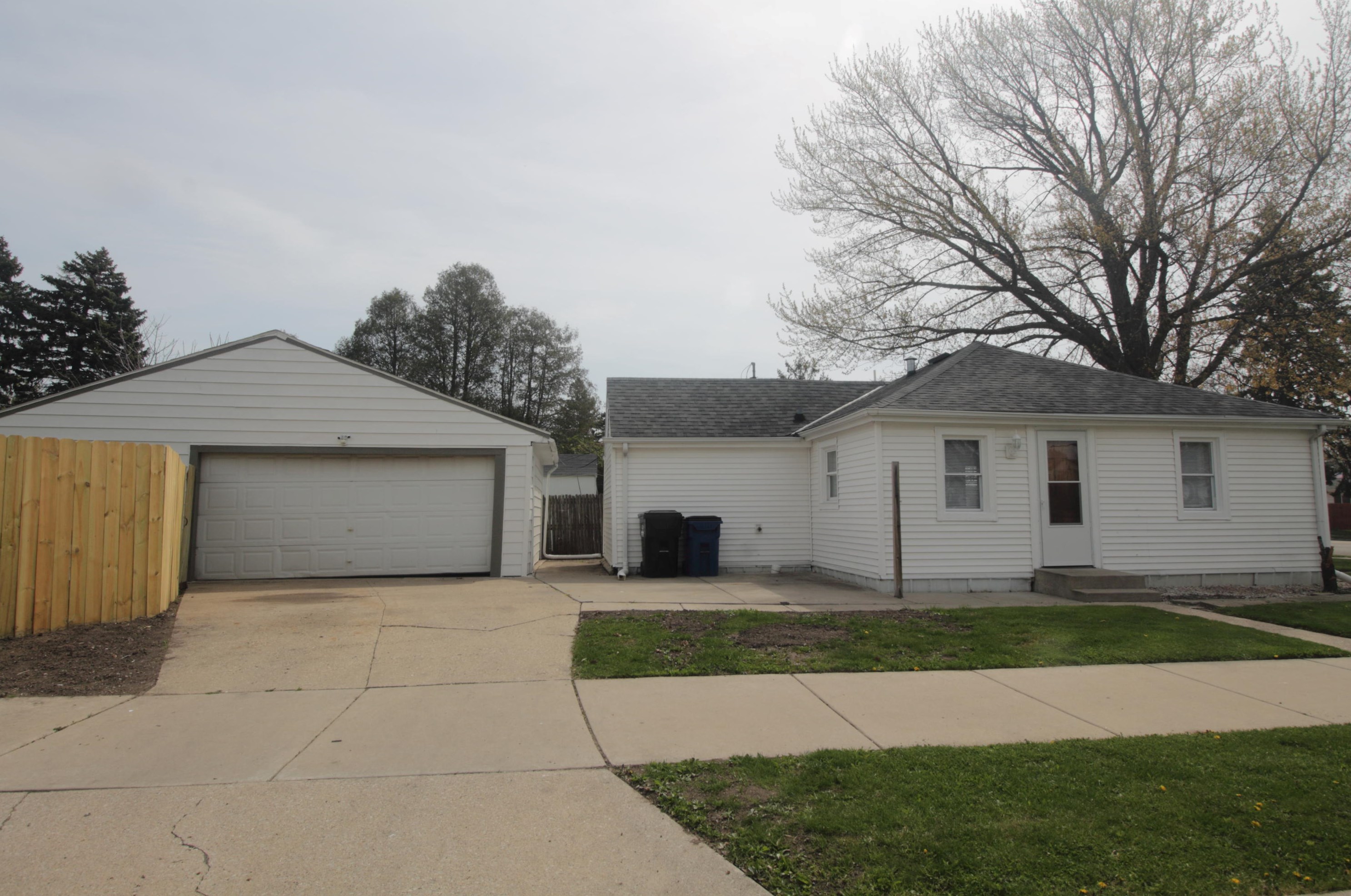 4024 21st St, Racine, WI 53405-3751