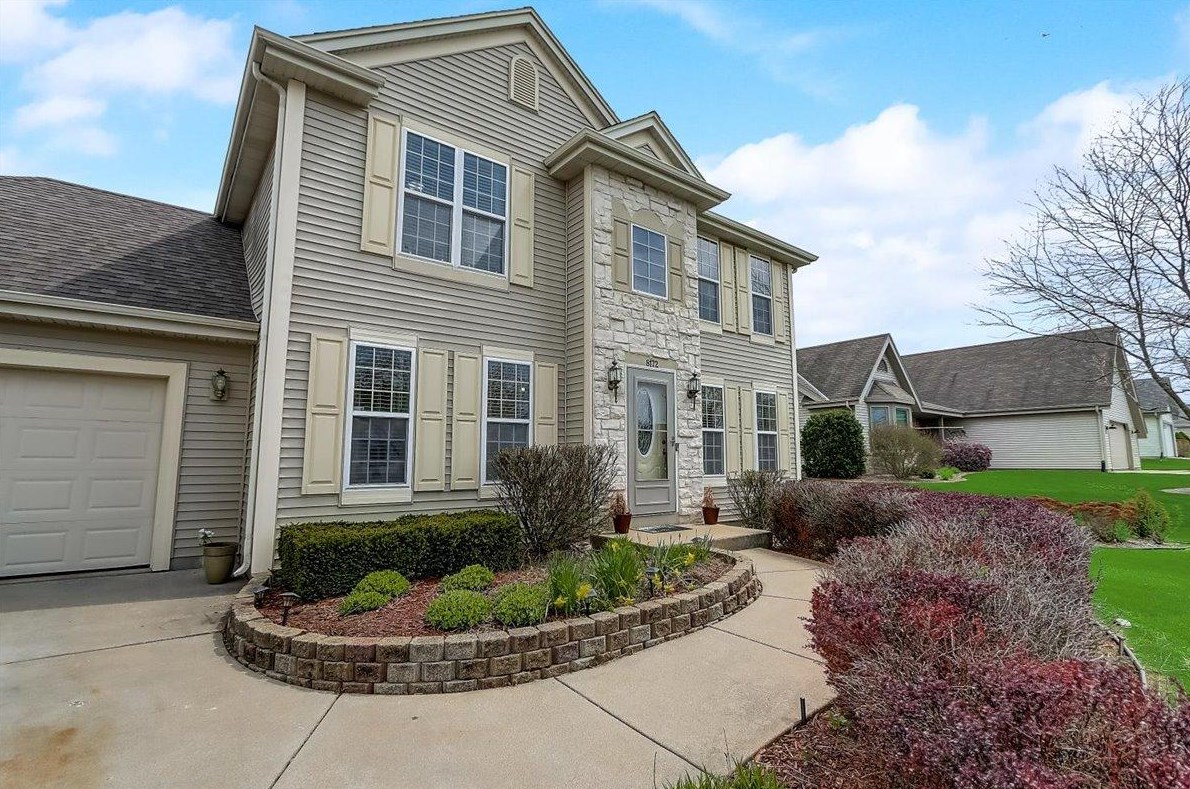8172 36th St, Hales Corners, WI 53132-9427