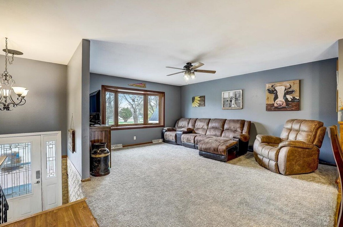 3305 Beaver Dam Rd, West Bend, WI 53090