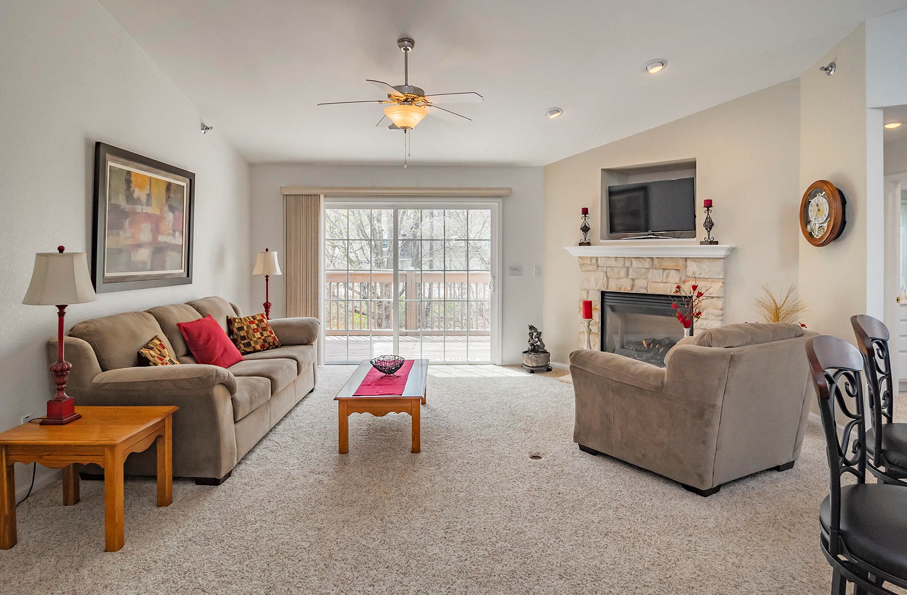 9215 54th St, Hales Corners, WI 53132-8686