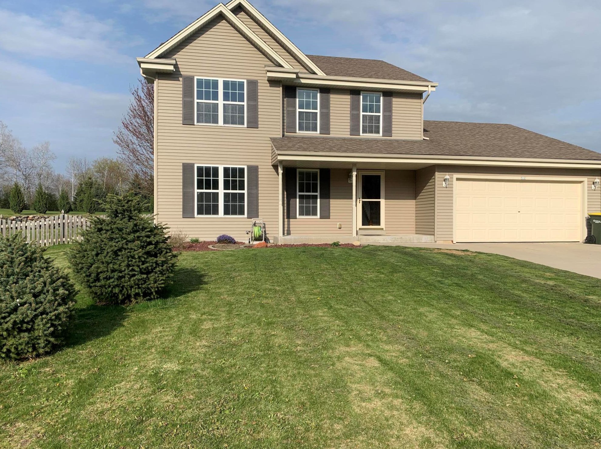 312 White Eagle Ct, Hartford, WI 53027