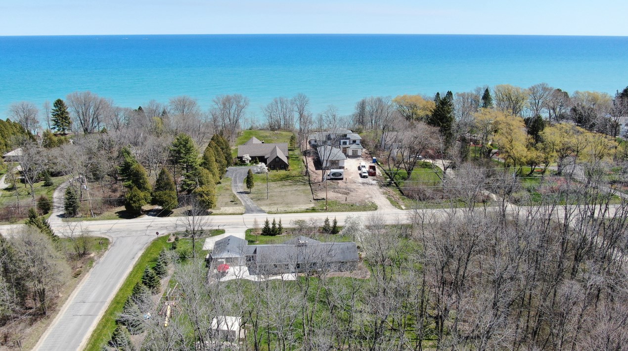 12345 N Lake Shore Dr, Thiensville, WI 53092