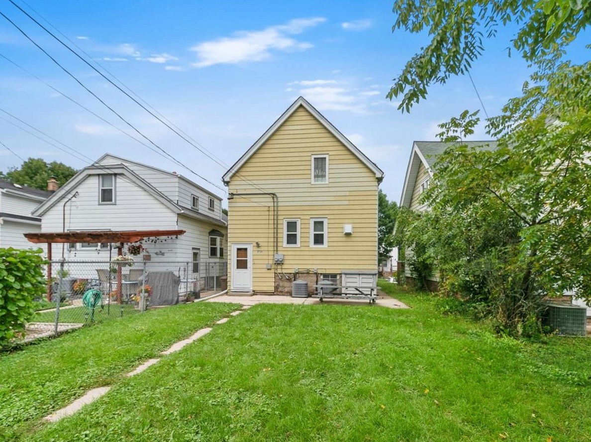 3733 Somers Ave, Cudahy, WI 53110-1725