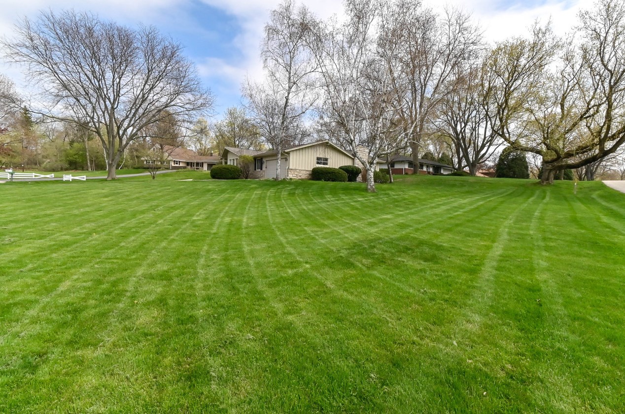 18065 Harvest Ln, Brookfield, WI 53045-5443