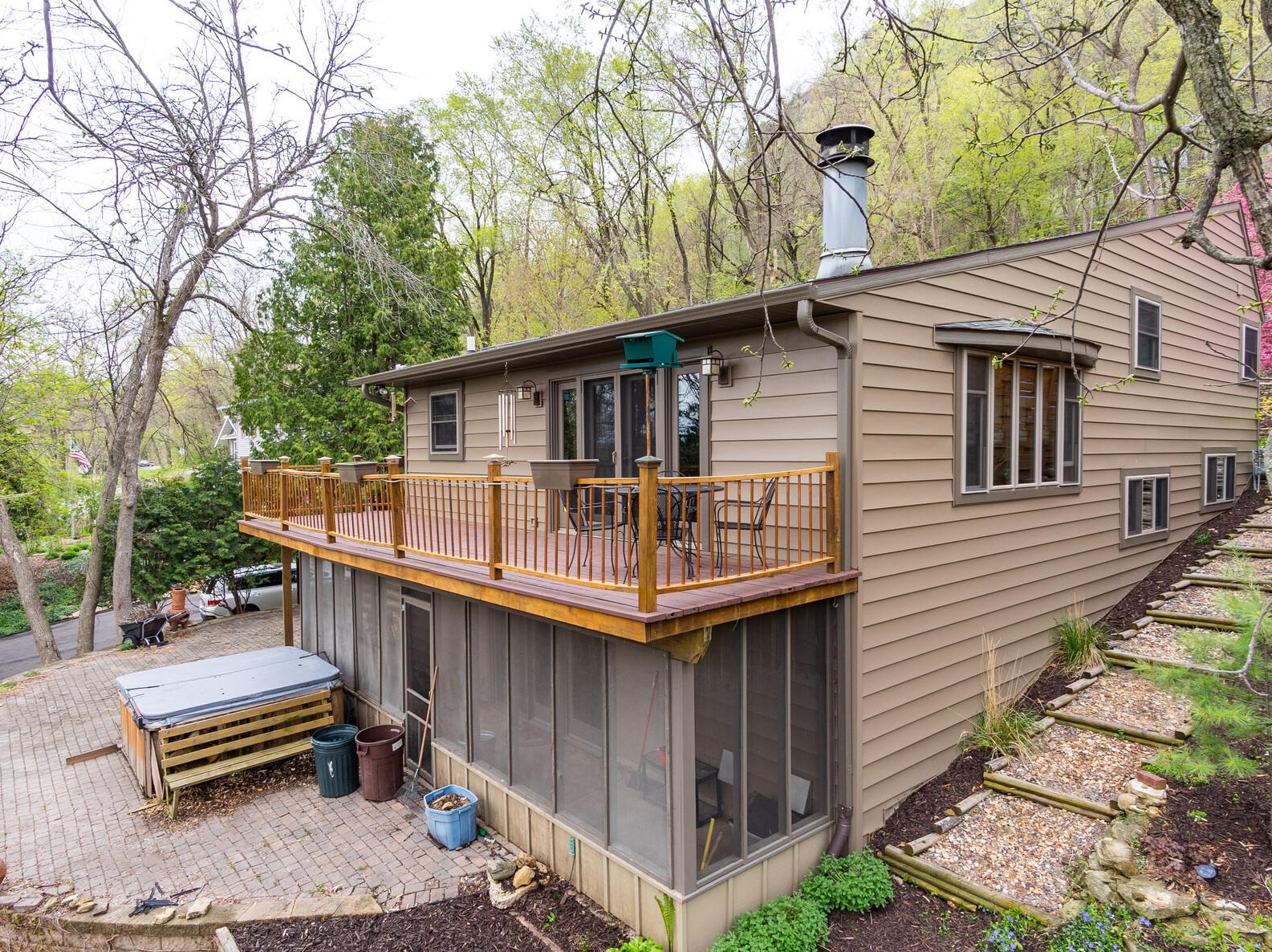 128 29th St, La Crosse, WI 54601