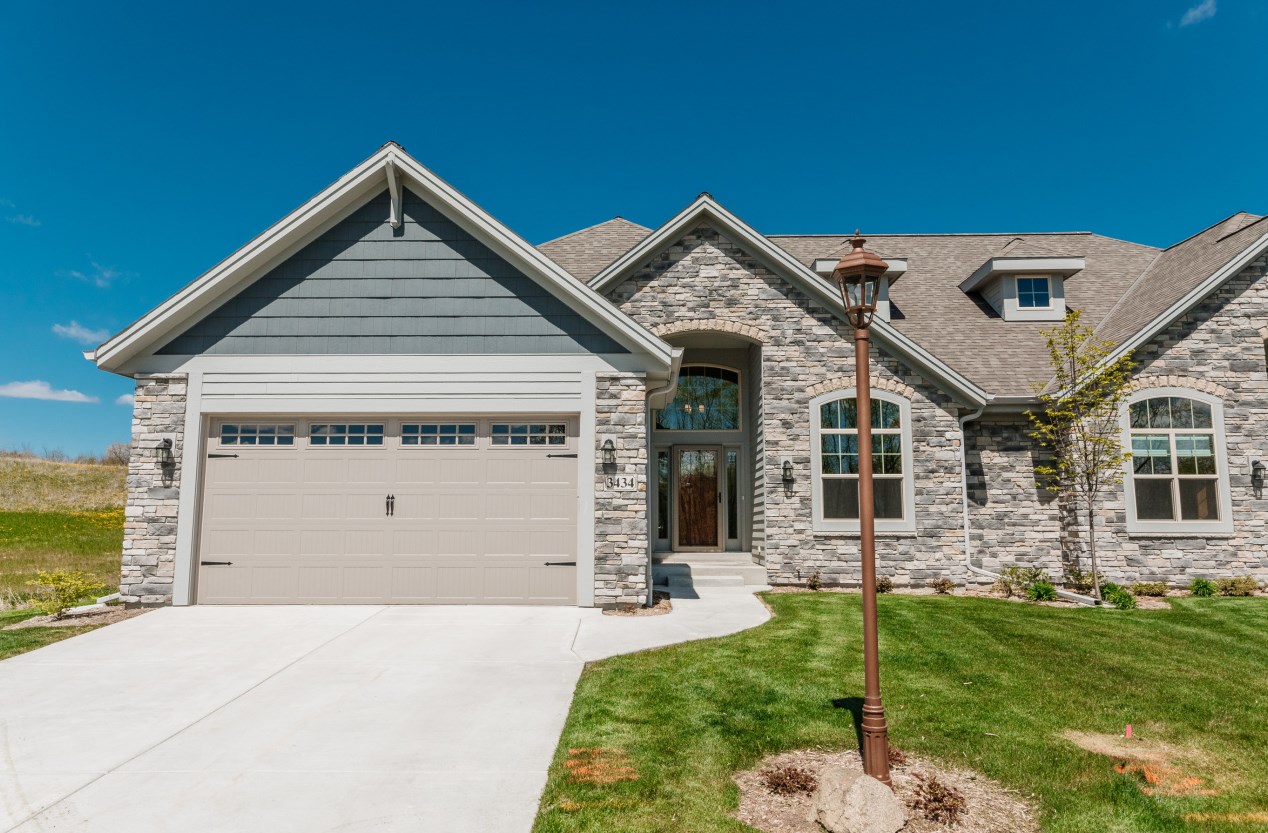 3434 Walnut Trail, Waukesha, WI 53188