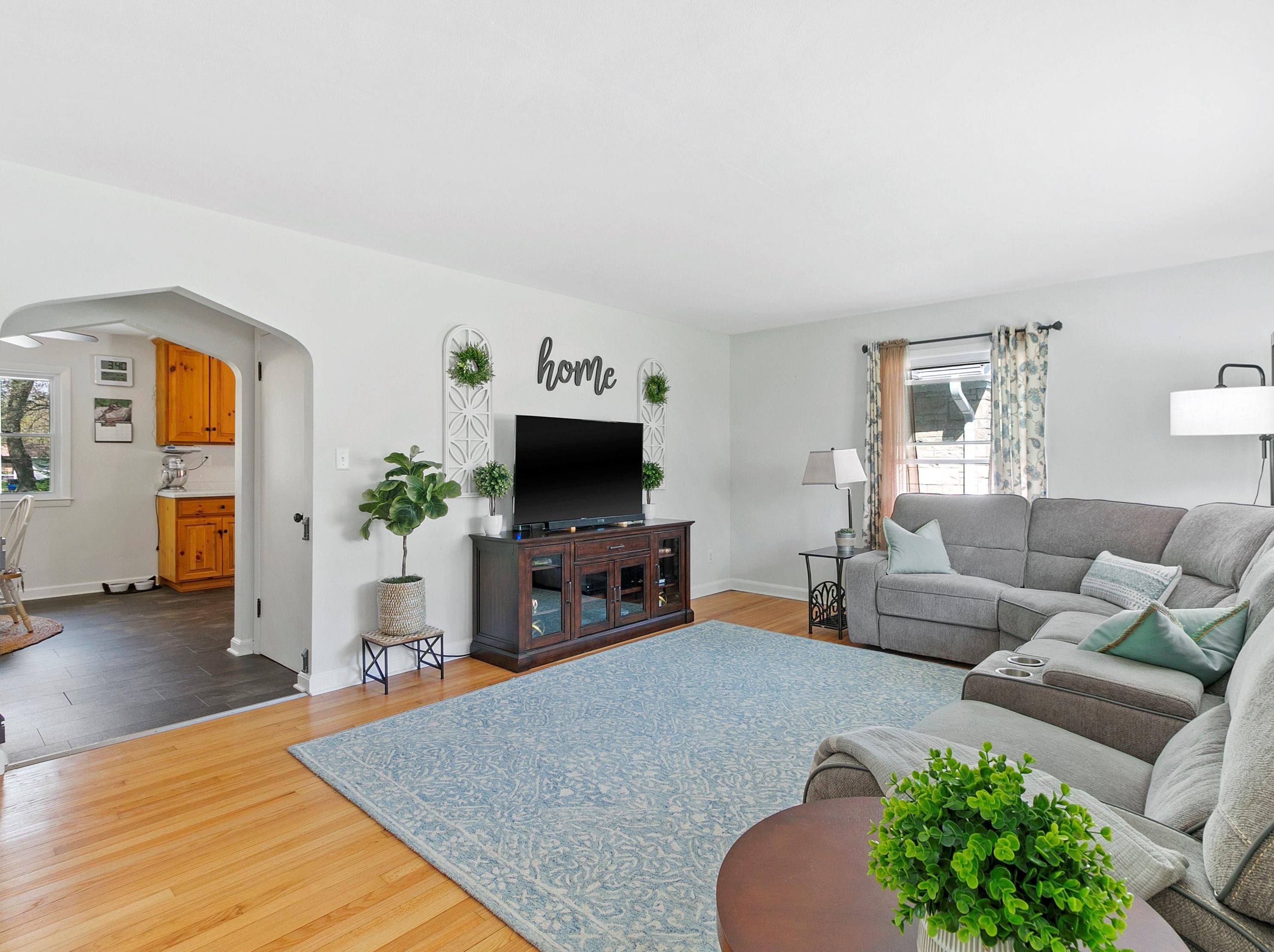 15930 W Mayflower Dr, Waukesha, WI 53151