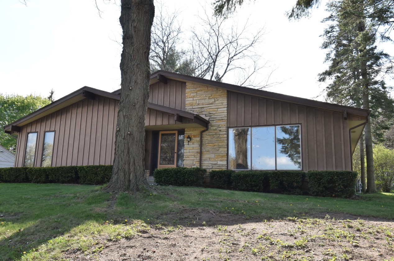 202 Harmont Rd, Waterford, WI 53185