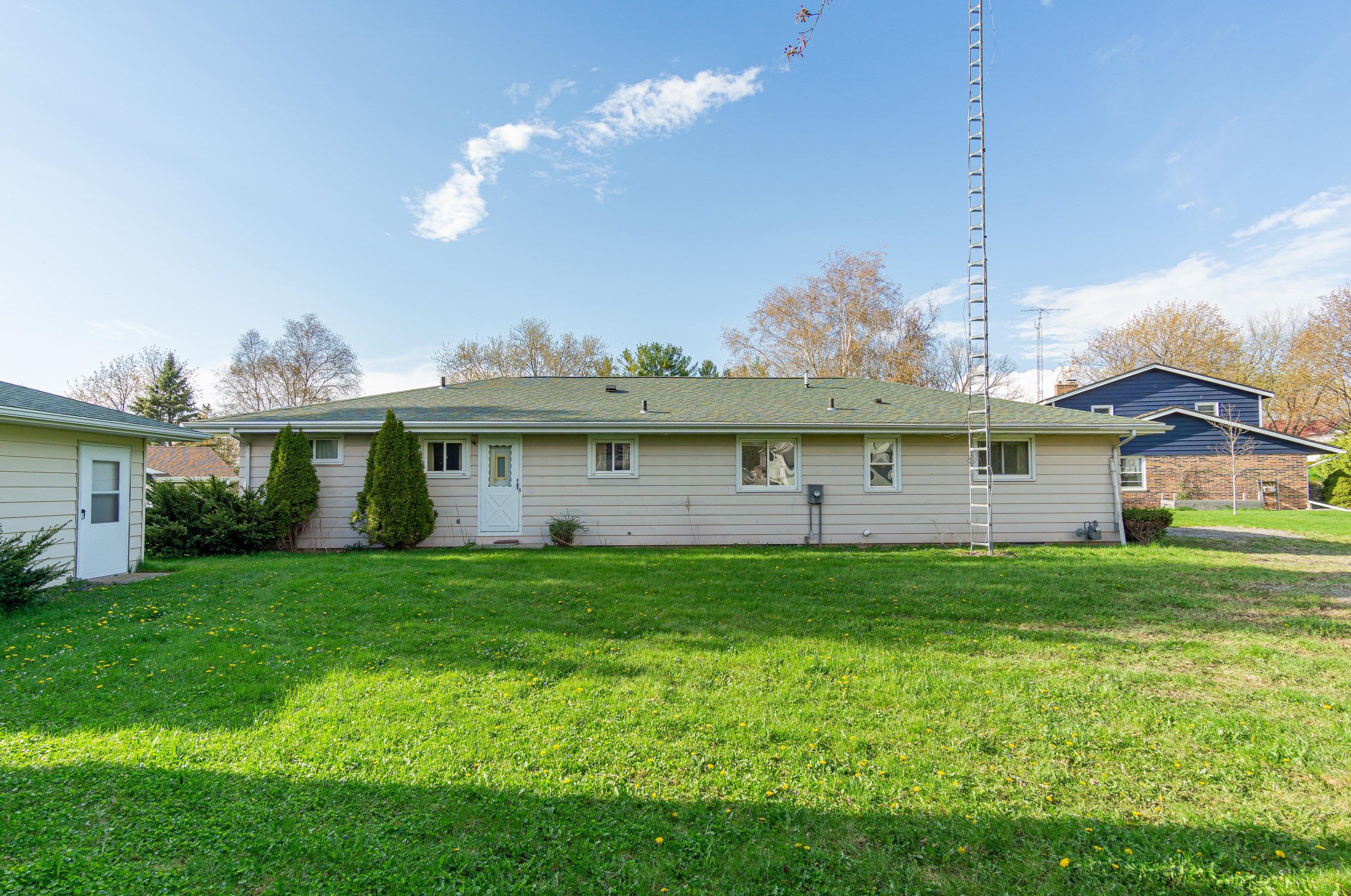 427 Willow Cir, Mayville, WI 53050-1139