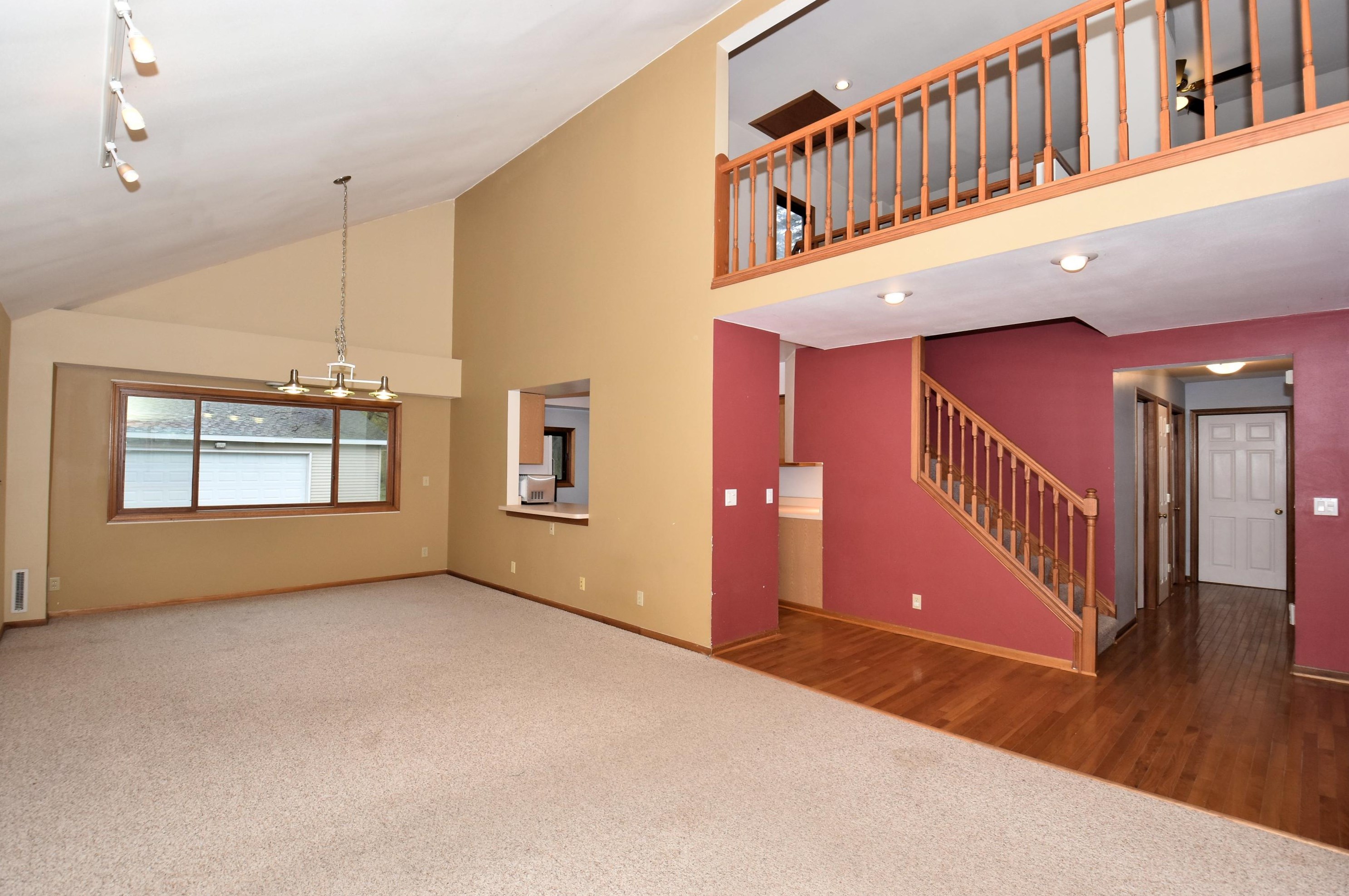 7127 Old Spring St, Racine, WI 53406-3304