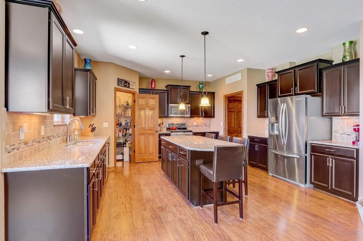 10170 S Barrington Dr, Oak Creek, WI 53154