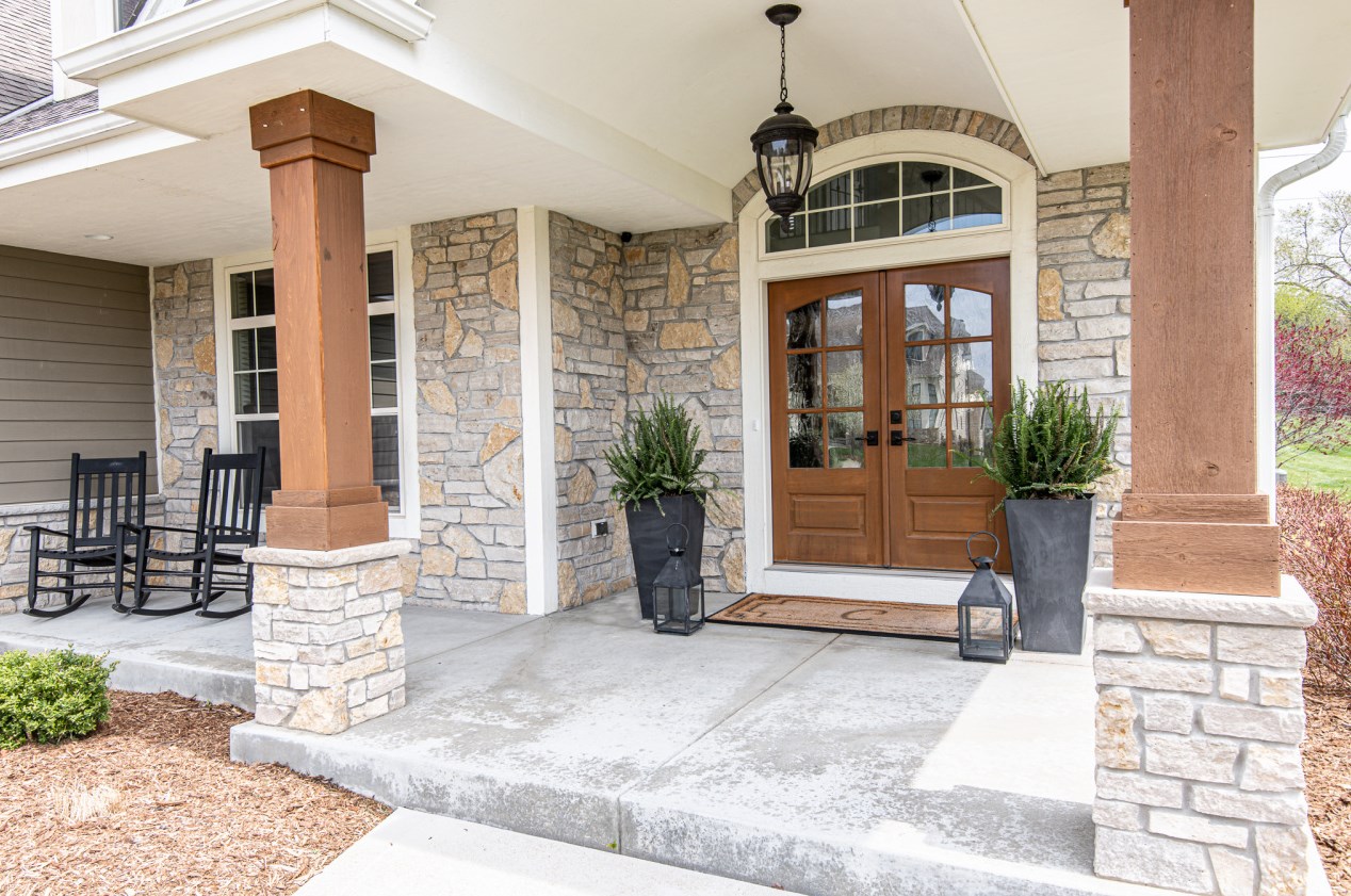 1130 Colonial Dr, Chenequa, WI 53029