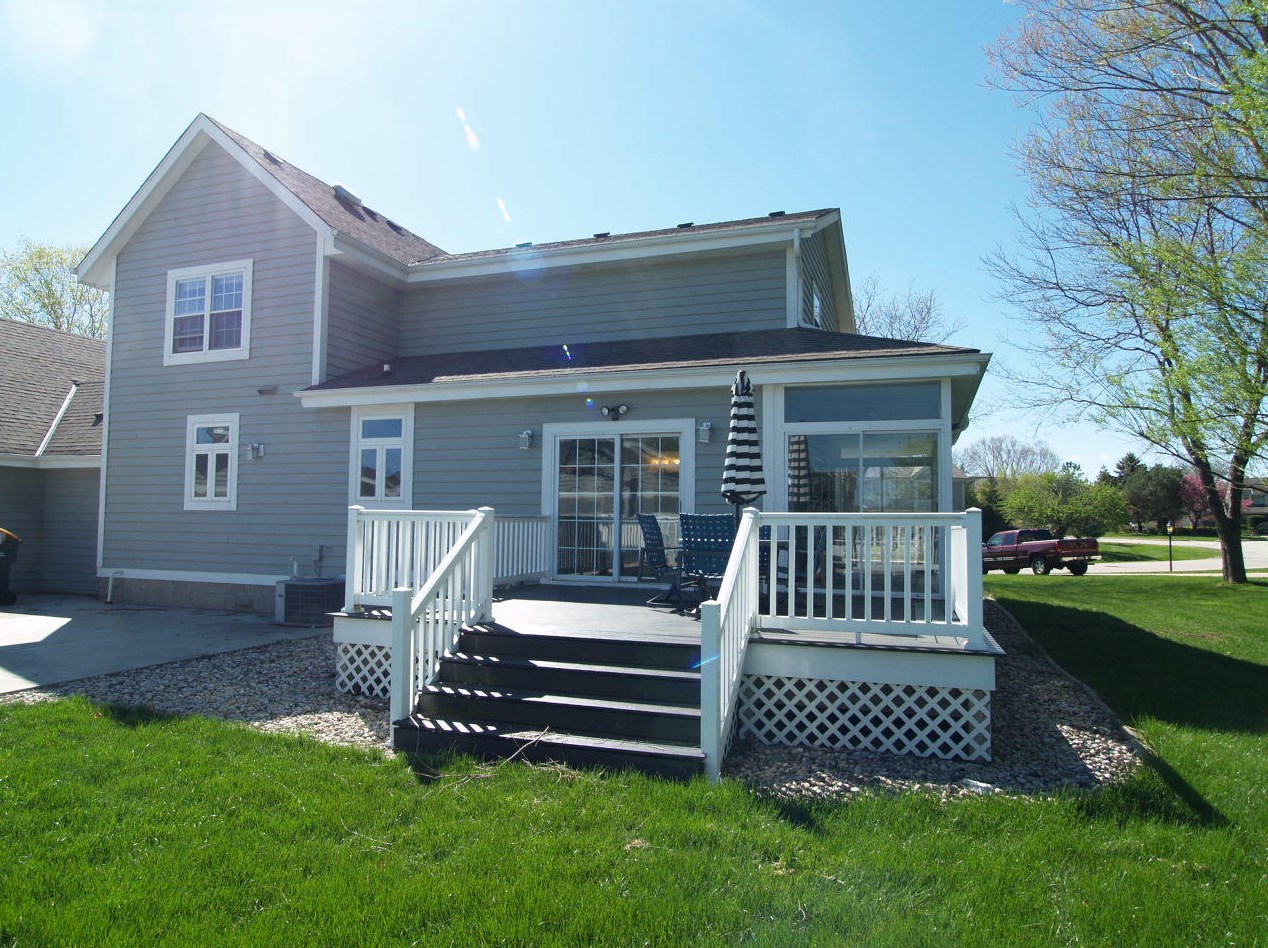 180 Fairfield Ct, Oak Creek, WI 53154-5012