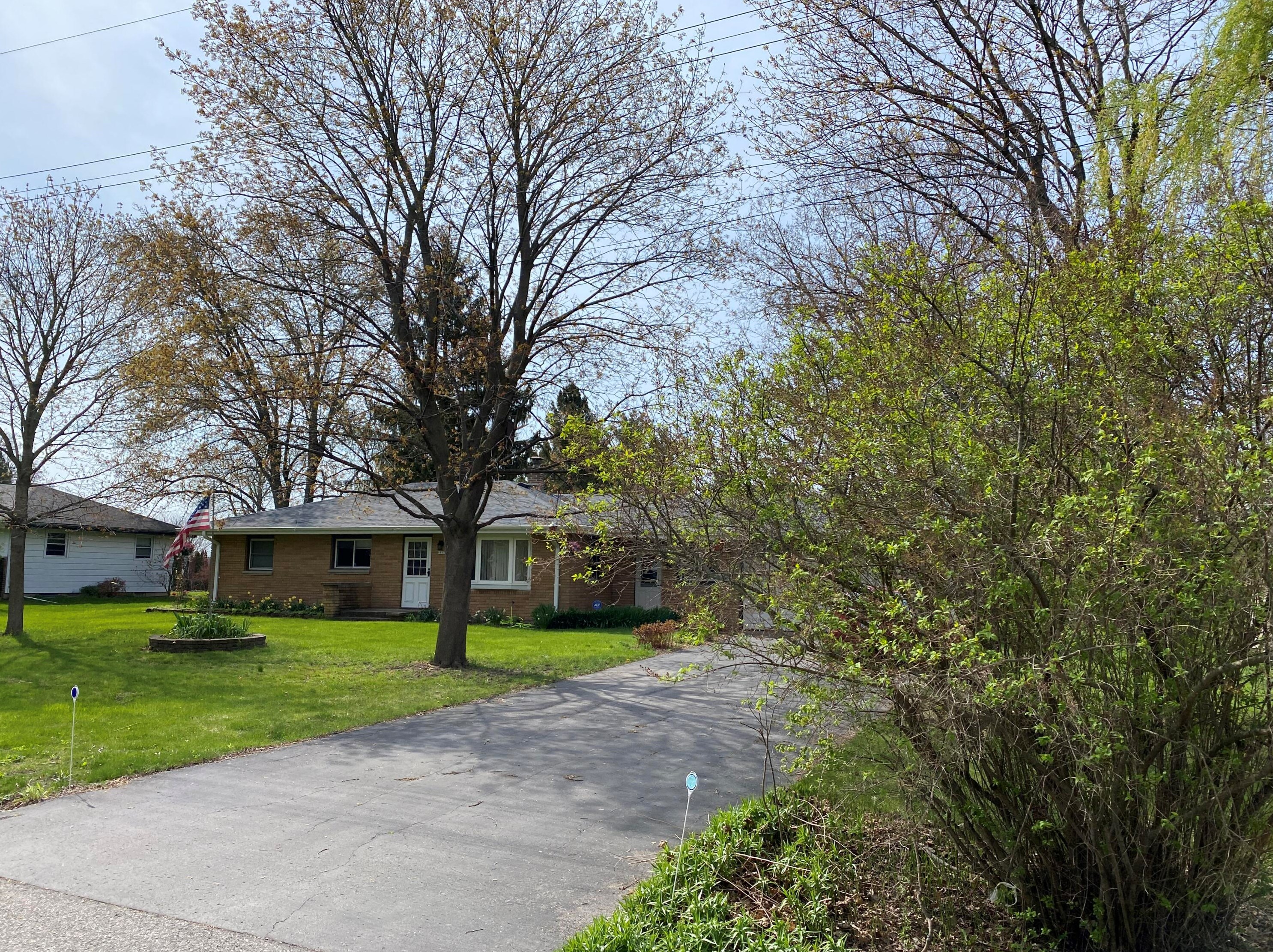 9957 W Margaret Ln, Hales Corners, WI 53132