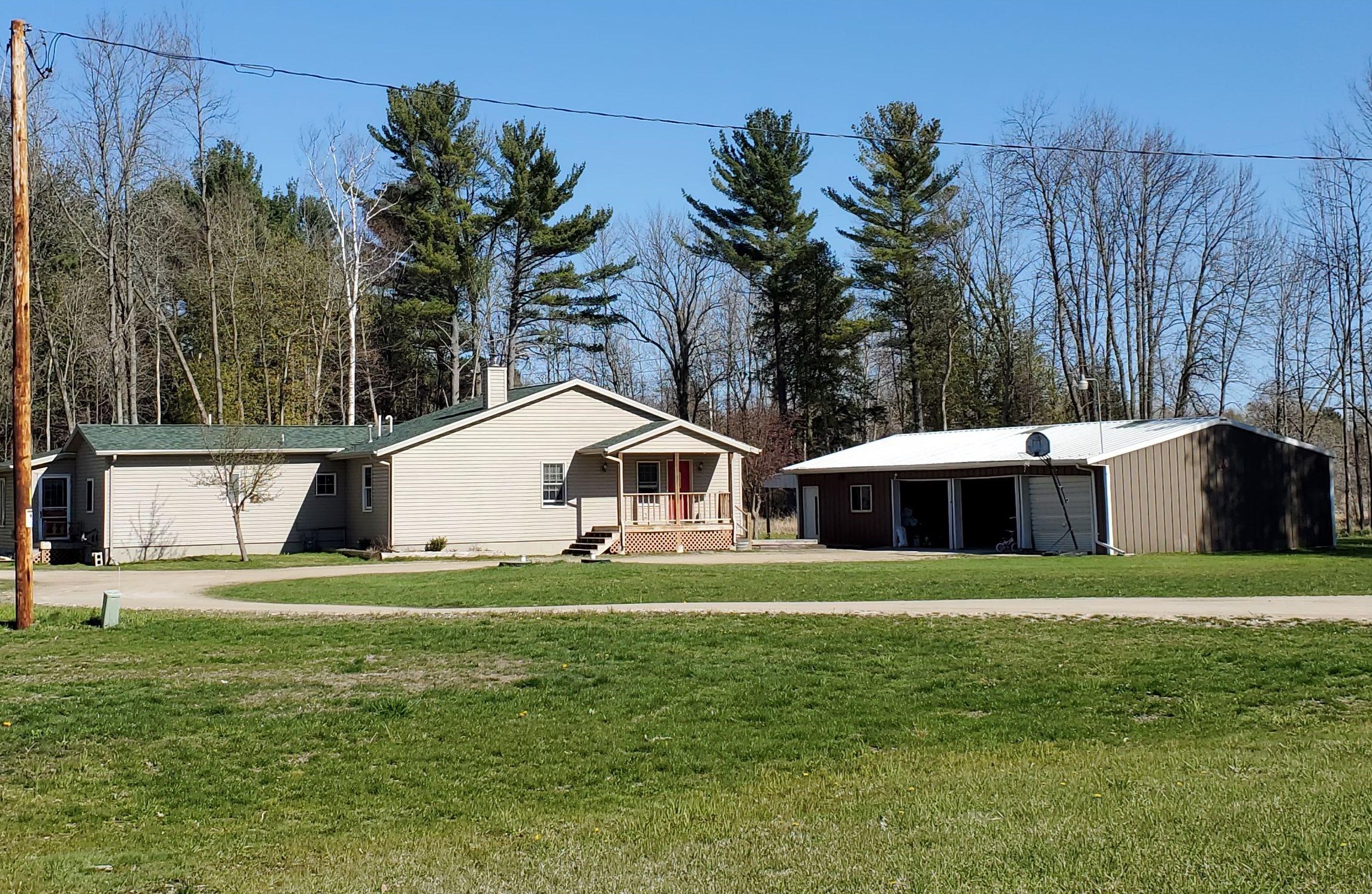 1207 Cedar Grove Ln, Two Rivers, WI 54241