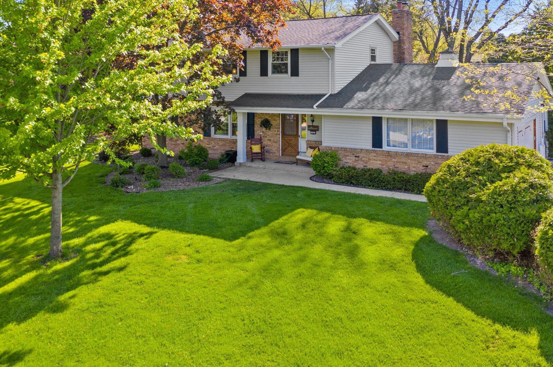 3325 Harrigan Dr, Brookfield, WI 53005-2823
